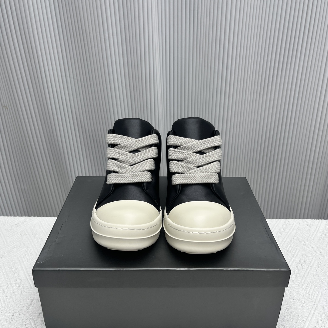 NO:236501,Bread shoes, couples style, Rick Ownes new vans shoes, this infringing Vans series is really cool!  No matter how you wear the invincible combination, you will look good, no matter how you wear it, no matter how you look, no matter how you wear it, no matter how you look. It's a perfect God of War shoes!  The original customization details are very finely processed. All leather materials are imported, handmade stitching, original private molded milk-scented bottom!  !  Size: Female 35-40 Male 39-45 (Female 40 Male 45 Certificate), Casual Shoes/Sneakers, Sneakers, Cowhide19860909面包鞋 情侣款 Rick Ownes 瑞克·欧文斯新款vans板鞋,这款火到不行的侵权Vans系列真的太帅了！无敌搭配怎么穿都好看 完全不分穿搭不分人 妥妥的战神之鞋！原版定制细节处理很精细 皮料全部进口牛皮 手工缝线 原版私模奶香大底！！ 码数:女35-40 男39-45（女40男45定）,休闲鞋/运动鞋,sneakers,cowhide,Women's Shoes