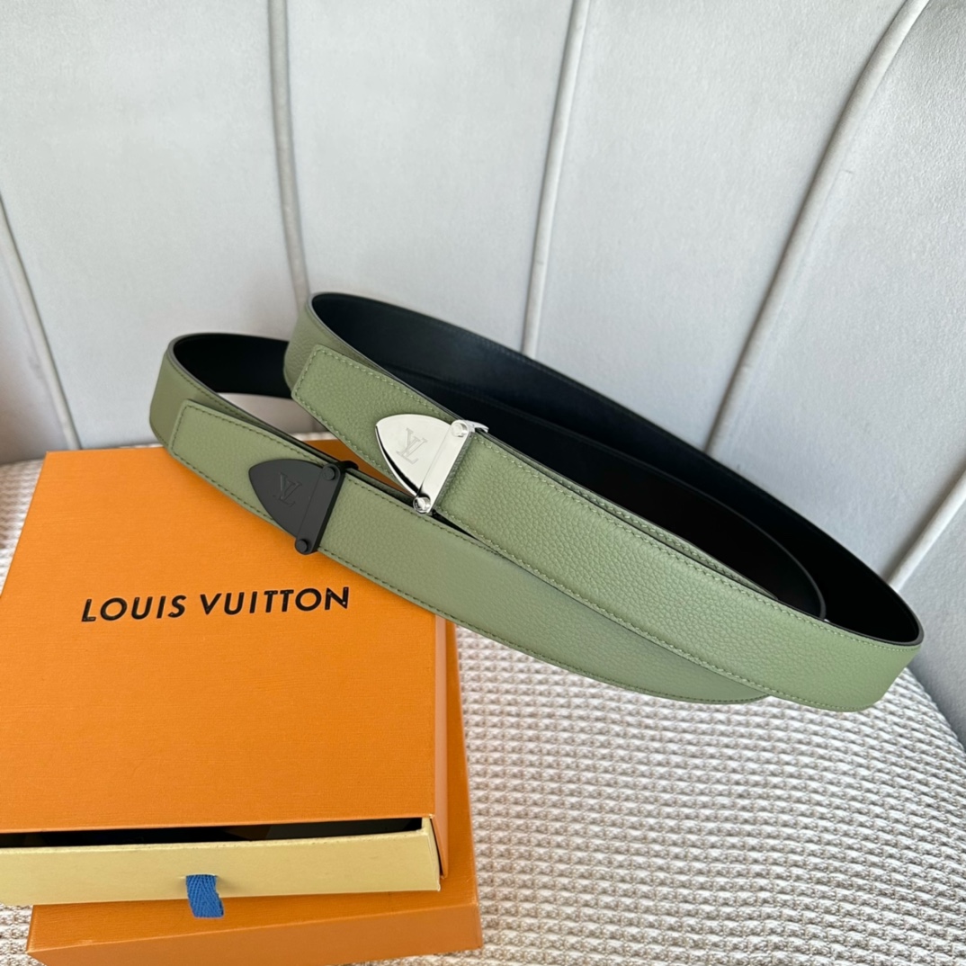 LvS-Lock系列寬度3.5cm驢家法國原廠荔枝紋皮料搭配獨特的新型掛扣雙面️用