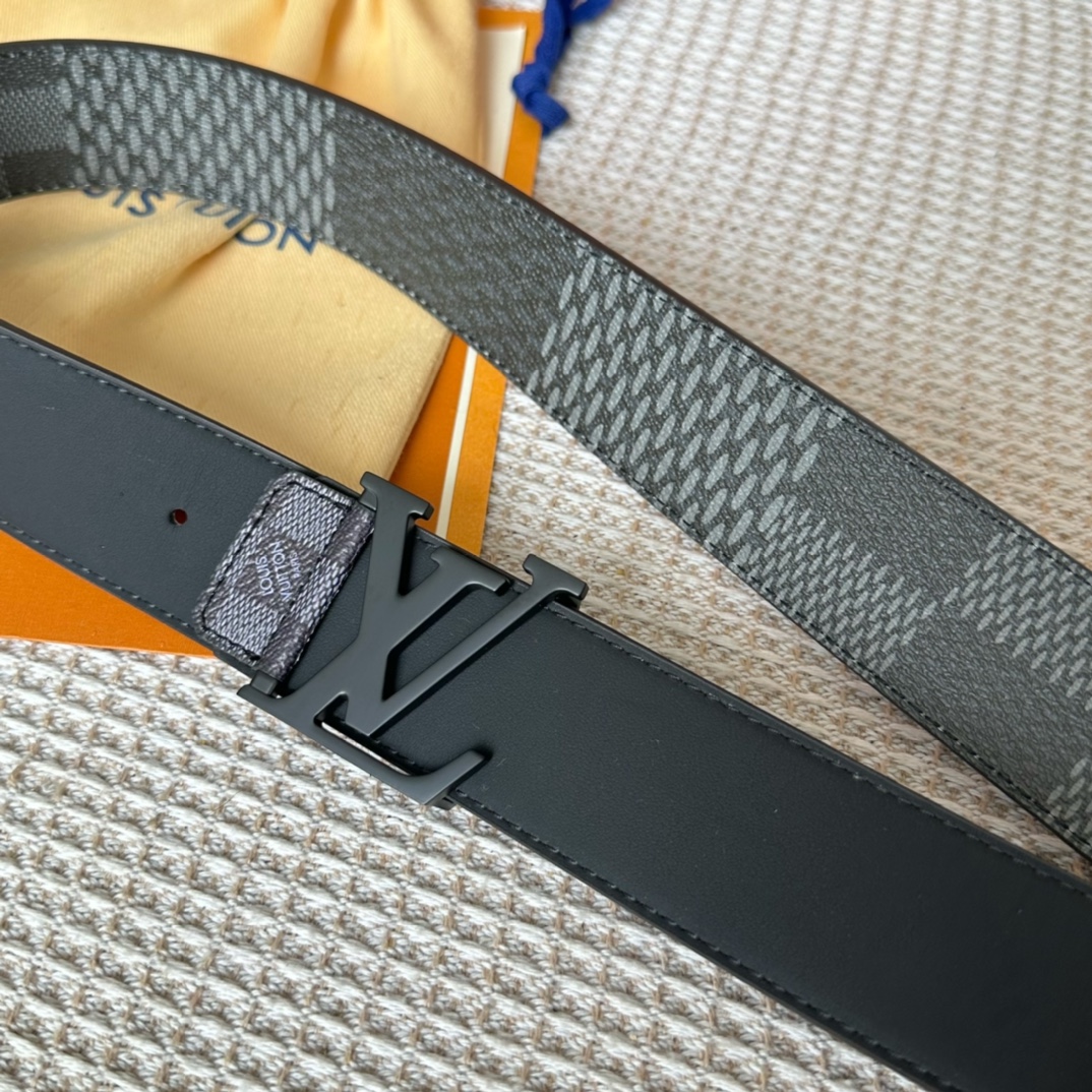 寬40mm驢家早春新品原單品質寬度4.0cm雙面可用全新摩登時尚的帆布襯托原廠小牛皮底搭配全新搭扣設計頂