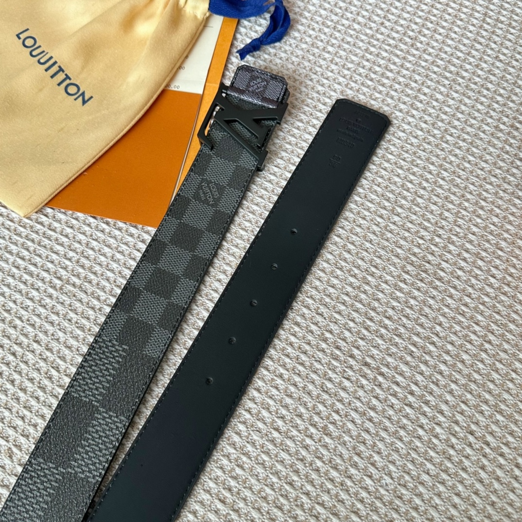 寬40mm驢家早春新品原單品質寬度4.0cm雙面可用全新摩登時尚的帆布襯托原廠小牛皮底搭配全新搭扣設計頂