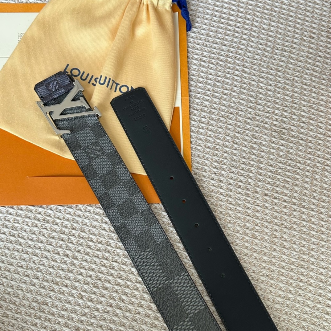 寬40mm驢家早春新品原單品質寬度4.0cm雙面可用全新摩登時尚的帆布襯托原廠小牛皮底搭配全新搭扣設計頂