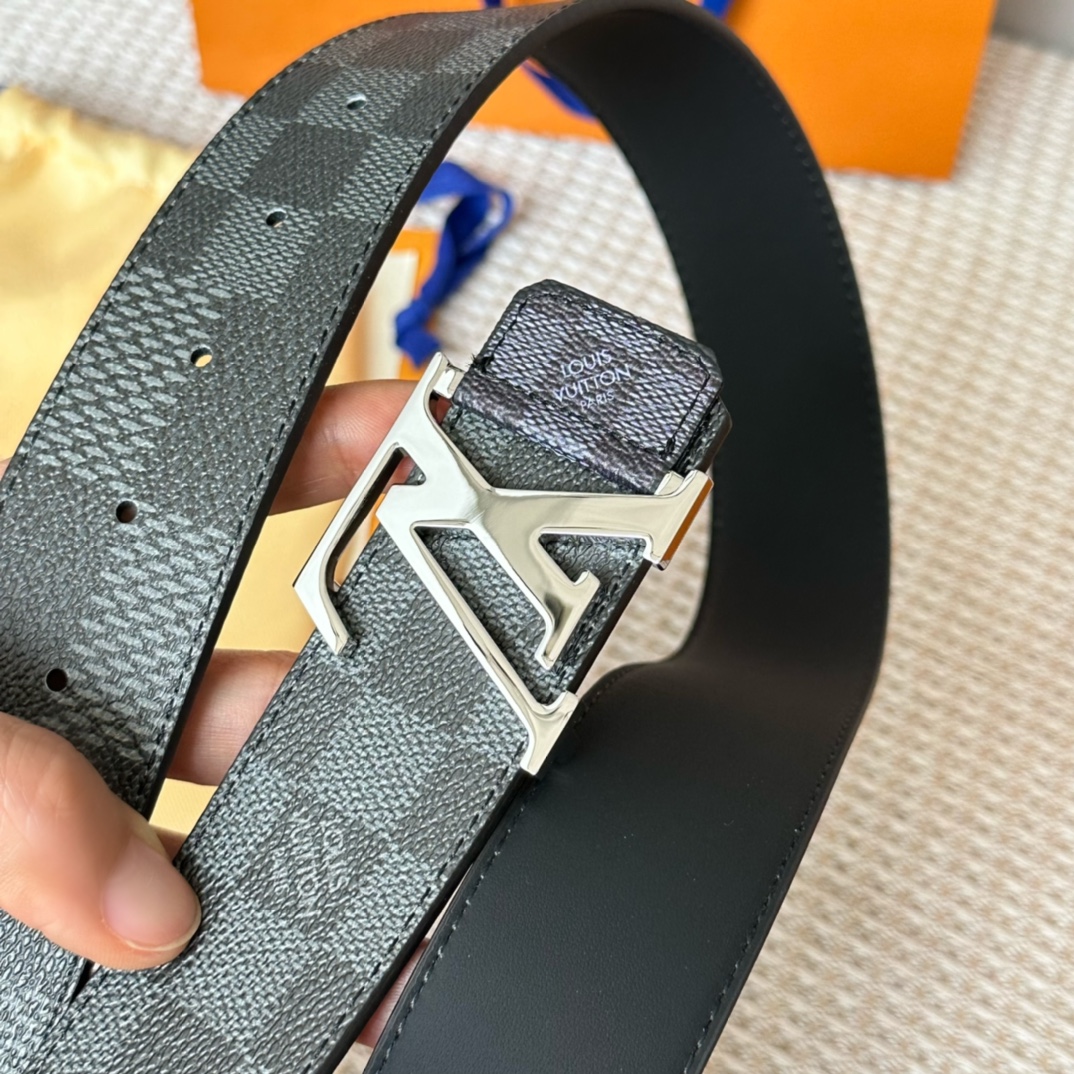 寬40mm驢家早春新品原單品質寬度4.0cm雙面可用全新摩登時尚的帆布襯托原廠小牛皮底搭配全新搭扣設計頂