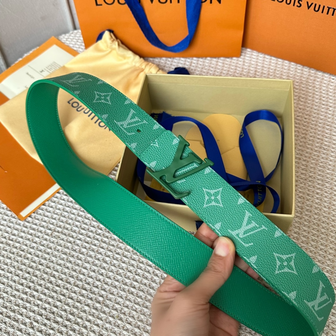 寬40mm驢家新品雙面均可使用一面為柔軟的十字紋小牛皮另一面配以色彩繽紛的帆布製作全新字母搭扣設計與腰帶