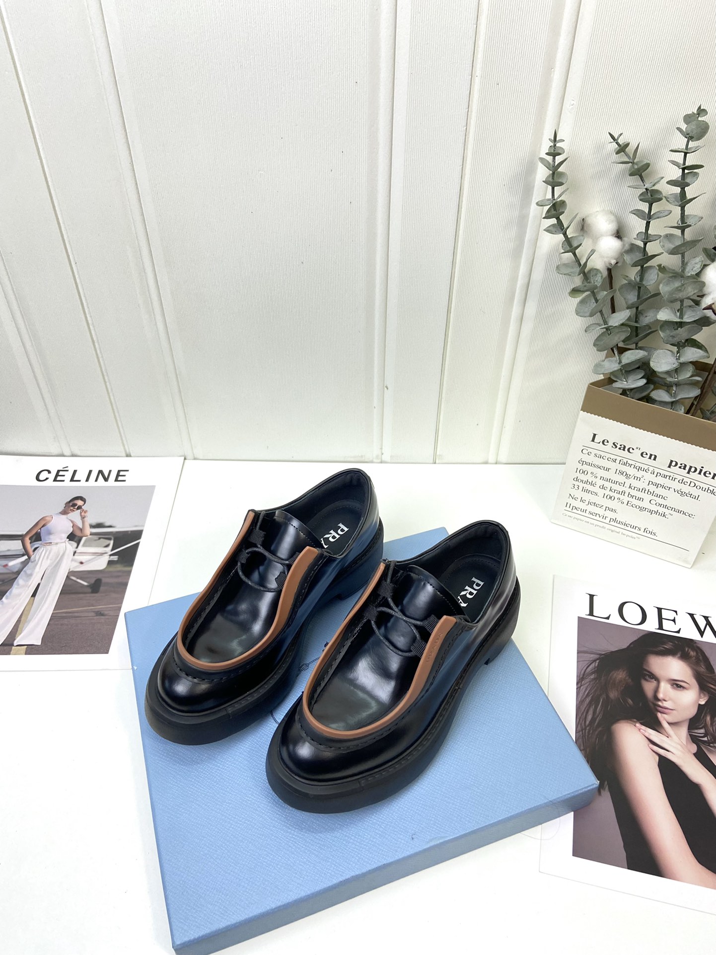 NO:482419,Men's 20 Prada PARADA top version Spring and summer catwalk loafers, counter original mold opening sole 1:1 replica, very comfortable and versatile on the feet, non-slip and wear-resistant original imported edge beaded cowhide, inner lining is imported water dyed cowhide, cowhide footbed sole TPR private mold outsole Heel height: 4CM Women's model 34-42 (34 40 41 42 Custom made) Men's size 38-46 (38 45 46 Custom made), loafers, prada, loafers, cowhide19860909男20 普拉达PARADA顶级版本 春夏走秀款乐福鞋 专柜原版开模大底1:1复刻 上脚非常舒适百搭 防滑耐磨原版进口开边珠牛皮 内里采用进口水染牛皮里 牛皮垫脚 鞋底TPR私模大底 跟高:4CM 女款 34-42（34 40 41 42 定做） 男码 38-46（38 45 46 定做）,乐福鞋,prada,loafers,cowhide,Women's Shoes