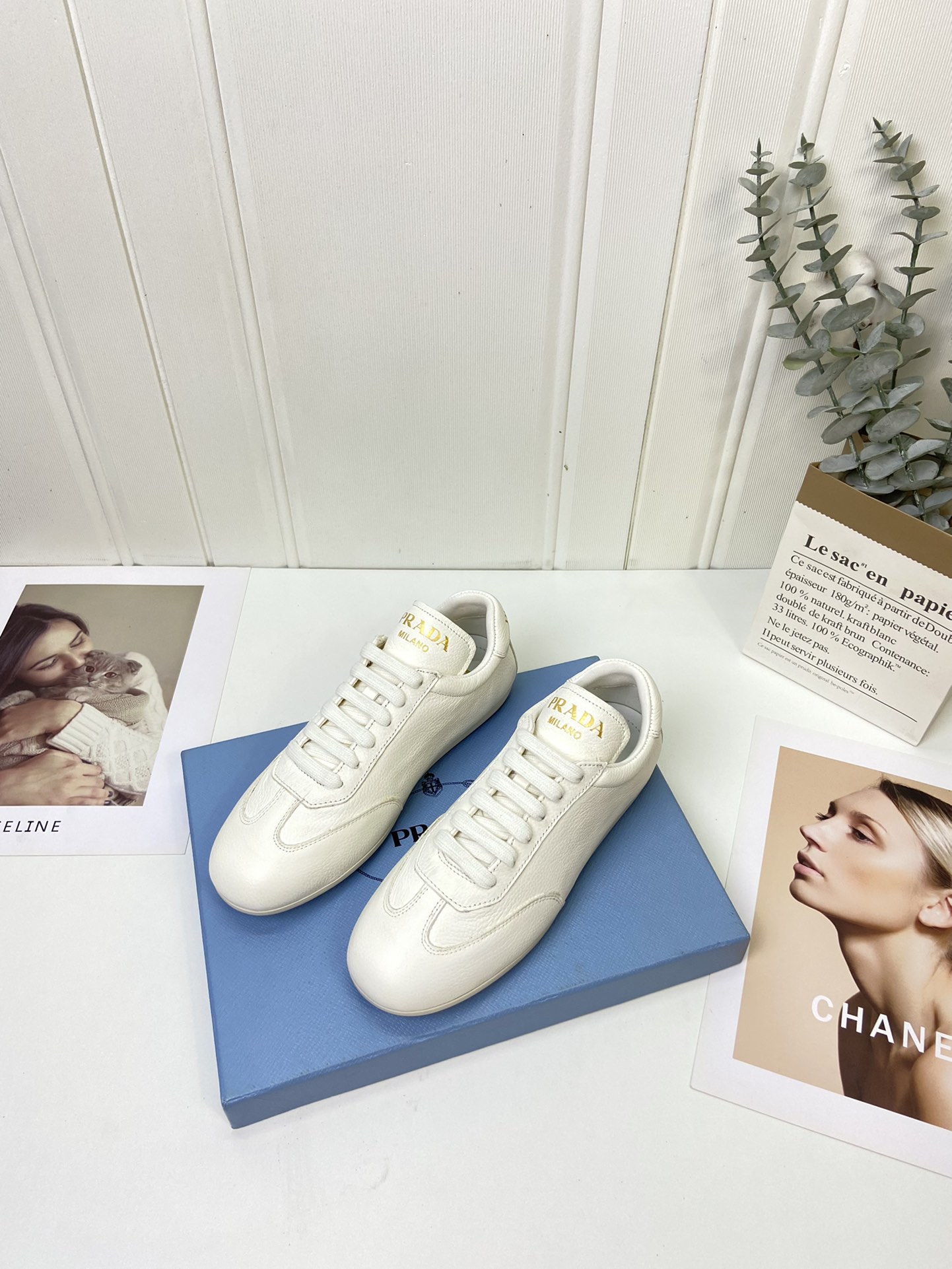 NO:236927,Men's 20 prad-a prad 2025vs spring classic couple casual shoes series... [Triangle logo casual shoes] Original 1:1 customization, this year's most trendy triangle logo pedals British style retro couple white shoes, many internet celebrities put their feet on the feet, injection-molded triangle letters luogo craftsmanship, this year's very explosive, wear casual sports without making mistakes... Fabric: official website original imported cowhide front and back steel stamp Injection molded triangle logo Inner: original cowhide foot pad: original cowhide outsole: original mold tpu rubber sole Size: 35-46 Color: official website synchronous update, casual shoes/sports shoes, prada, prada, sneakers, cowhide19860909男20 prad-a普拉*达2025vs春季经典情侣休闲鞋系列……【三角标休闲鞋】 原版1:1定制,今年最潮的三角标一脚蹬英伦风复古情侣小白鞋,众多网红上脚,注塑三角字母luogo工艺,今年非常爆,穿上休闲运动两不失误…… 面料:官网原版进口牛皮前后钢印 注塑三角标 内里:原版牛皮 垫脚:原版牛皮 大底:原版开模tpu橡胶底 码数:35-46 颜色:官网同步更新,休闲鞋/运动鞋,prada,prada,sneakers,cowhide,Women's Shoes