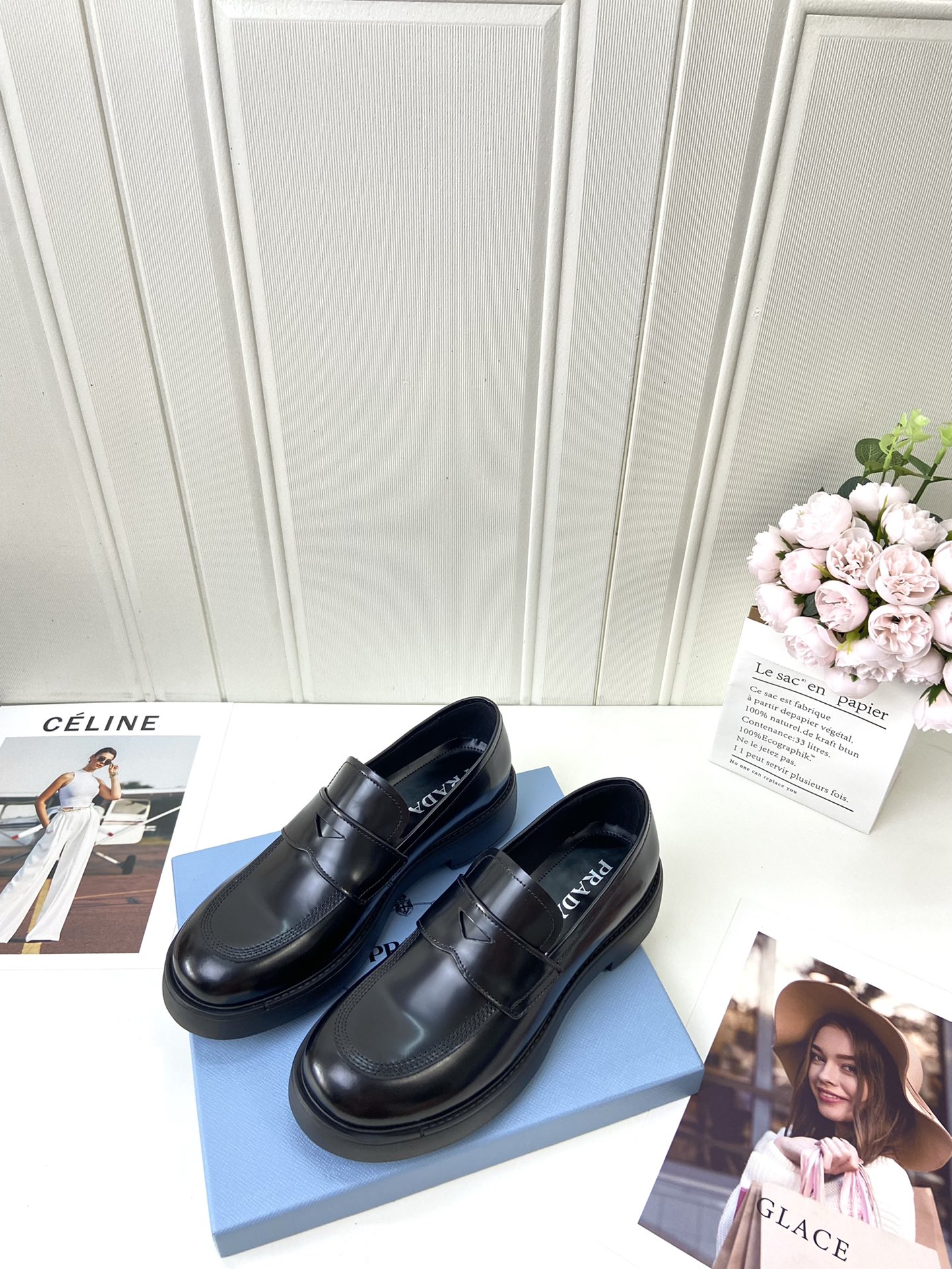 NO:236925,The latest prada lace-up derby shoes, micro-label glossy round toe spliced ​​loafers, purchased the original one to one development, the outsole one to one private mold opening, the fabric uses imported original edge beads, inner cowhide, footbed cowhide, sole height 5cm, outsole original rubber foam sole, size 39-46, loafers, prada, prada, loafers, cowhide19860909最新款prada普拉达系带德比鞋,微标亮面圆头拼接乐福鞋,购入原版一比一开发,大底一比一私家开模,面料采用进口原版开边珠,内里牛皮,垫脚牛皮,底高5cm,大底原版橡胶发泡底,码数39-46,乐福鞋,prada,prada,loafers,cowhide,Women's Shoes