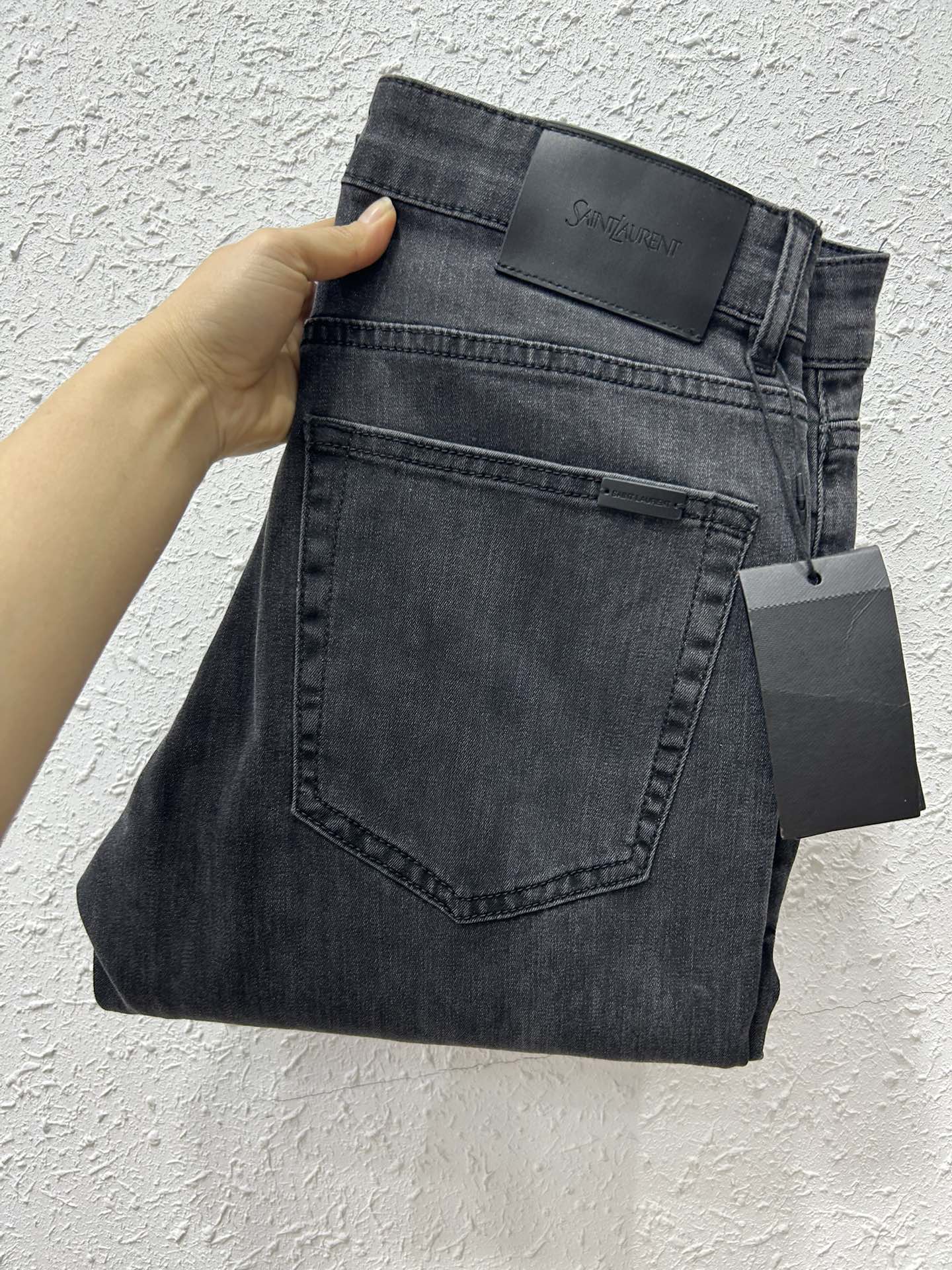 NO:119602,YSL SS. Spring and summer thin gray jeans. The fabric is soft and elastic. High comfort. Slim fit. 29-38,,saint laurent,jeans,alexander wang.19860909YSL SS. 春夏薄款灰色牛仔裤 面料柔软有弹力 舒适度高 修身款 29-38,,saint laurent,jeans,alexander wang,Men's clothing