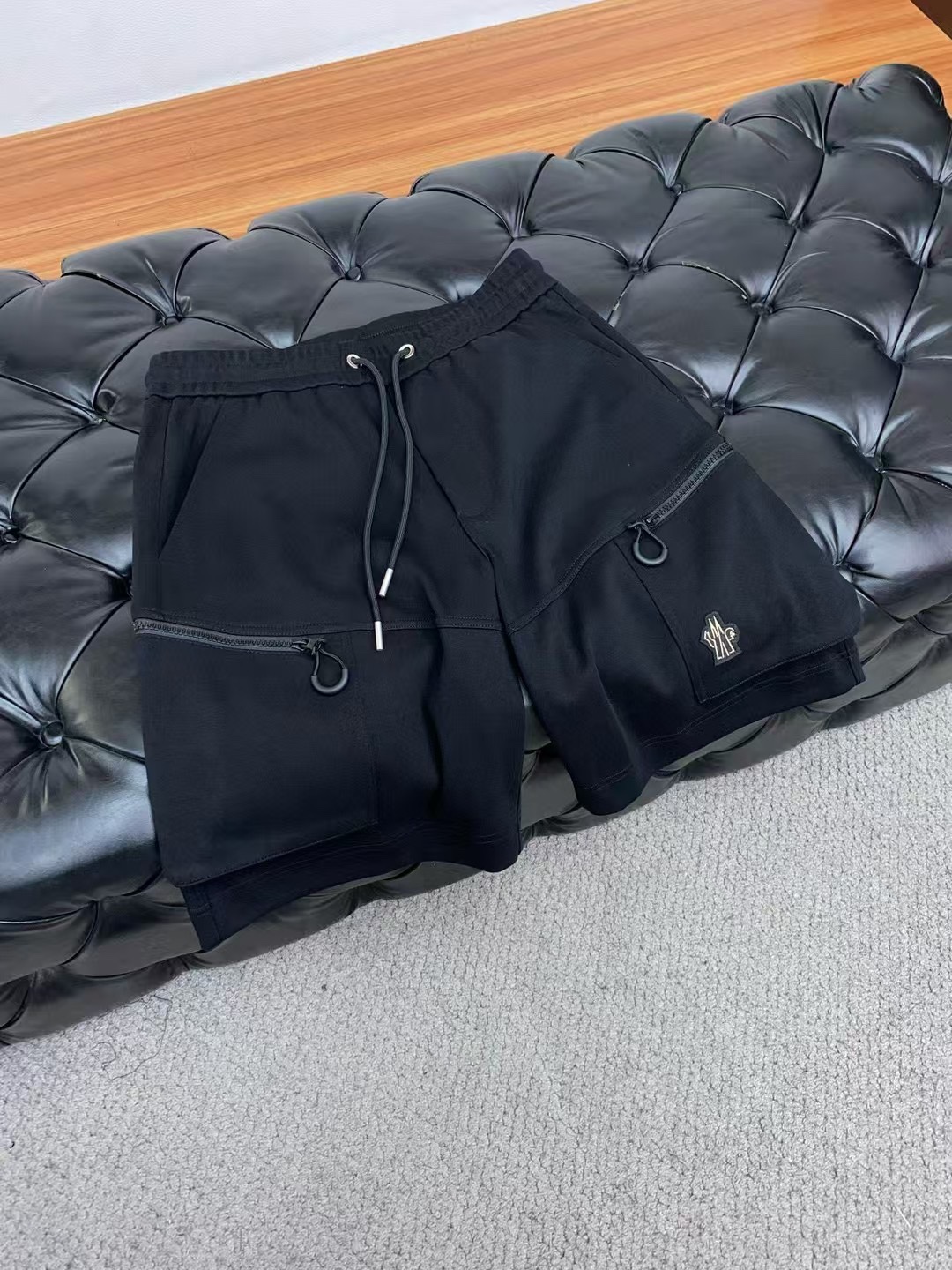 NO:159080,The covers S-2xL (equivalent to 30-38 in size) new spring and summer style, the latest casual shorts. The original pants are casual and versatile, casual and lazy, high-end custom imported double-sided plain cotton elastic fabric, customized craftsmanship, full of comfort. High-end and atmospheric, does the summer taste have? First choice.,,Moncler, shorts,alexander wang19860909蒙口 S-2xL（相当于30-38偏大）春夏季新款,最新休闲短裤.原版裤型上身休闲百搭、随性慵懒范,高级定制进口双面平纹纯棉弹力面料,订制工艺 舒适感爆棚.高端大气,夏天的味道有没有,首选 .,,Moncler,shorts,alexander wang,Men's clothing