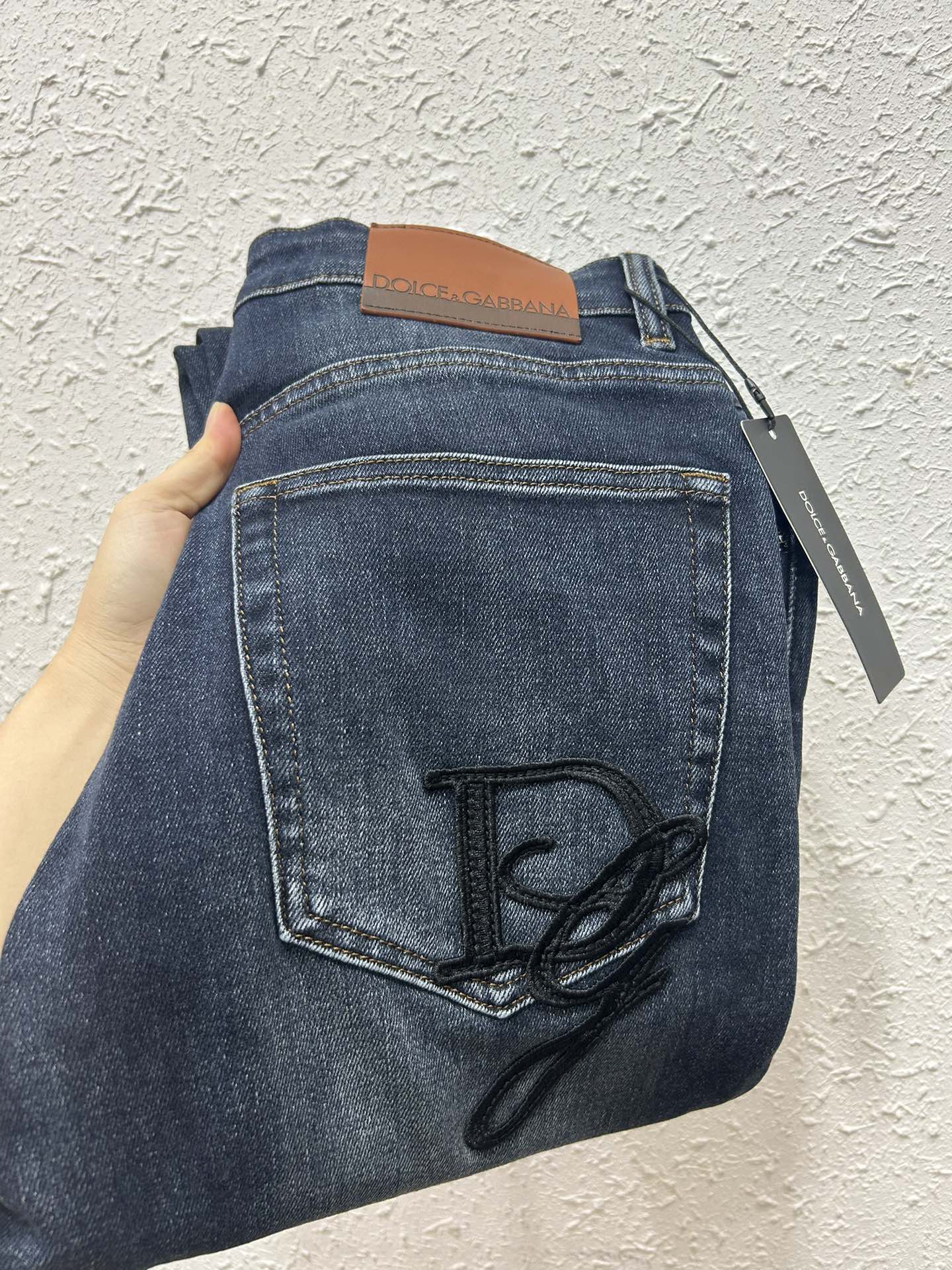 NO:512393,DG high-end customization, 25FW autumn jeans, original customization reproduction, imported denim fabric heavy-duty washing, fine workmanship and excellent upper body!  Preferred single items!  SIZE:29-38, jeans,alexander wang19860909DG 高端定制、25FW秋天牛仔裤 原版定制复刻 进口牛仔面料重工洗水 做工走线精细 上身绝佳！优选单品！ SIZE:29-38,,jeans,alexander wang,Men's clothing