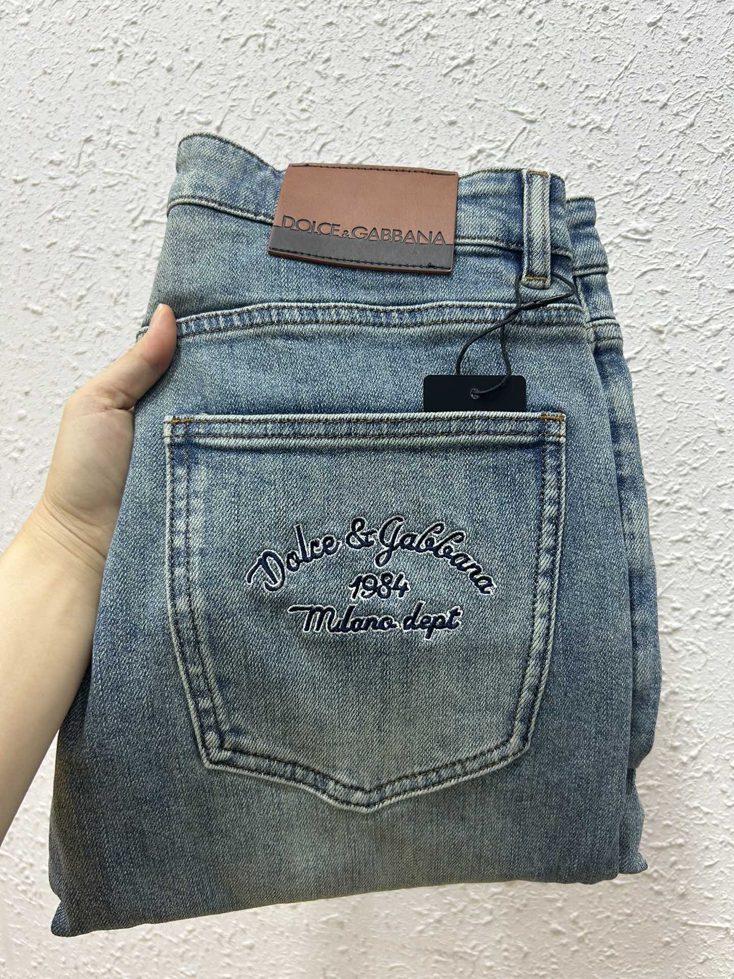 NO:512398,DG 25FW autumn and winter new jeans, super soft fabric, elastic, high comfort, classic five-bag model, high quality, 29-38,,jeans,alexander wang19860909DG 25FW秋冬新款牛仔裤 面料超级柔软,带弹力 舒适度高 经典五袋款 高品质 码数29-38,,jeans,alexander wang,Men's clothing