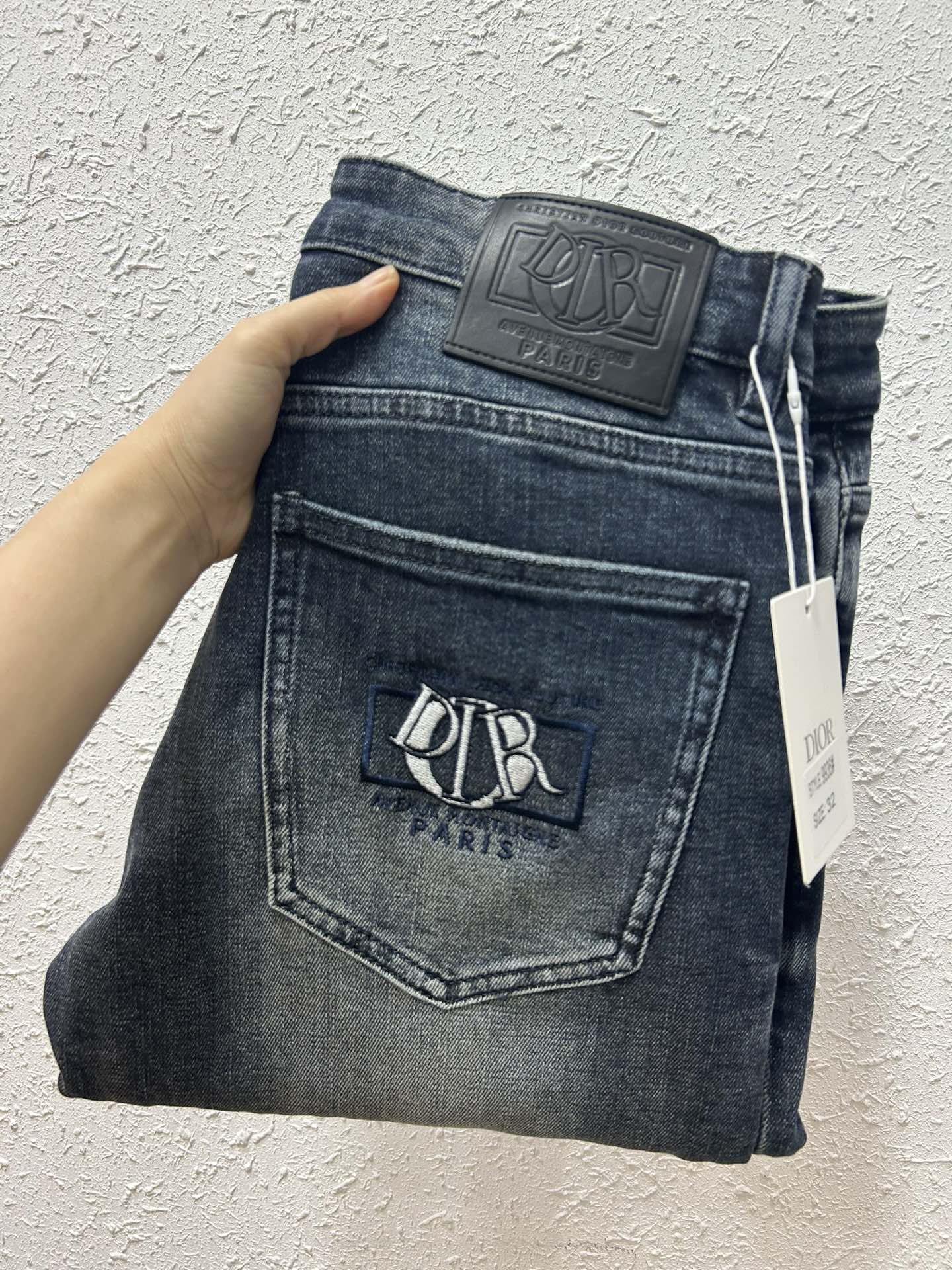 NO:598693,Dior 25FW new autumn and winter jeans. The fabric is super soft and stretchy. Highly comfortable. Classic five-pocket style. High quality. Small straight size. Size 29-38. Not 35. 37,,dior,jeans,alexander wang19860909Dior 25FW秋冬新款牛仔裤 面料超级柔软,带弹力 舒适度高 经典五袋款 高品质 小直筒 码数29-38 没35 37,,dior,jeans,alexander wang,Men's clothing