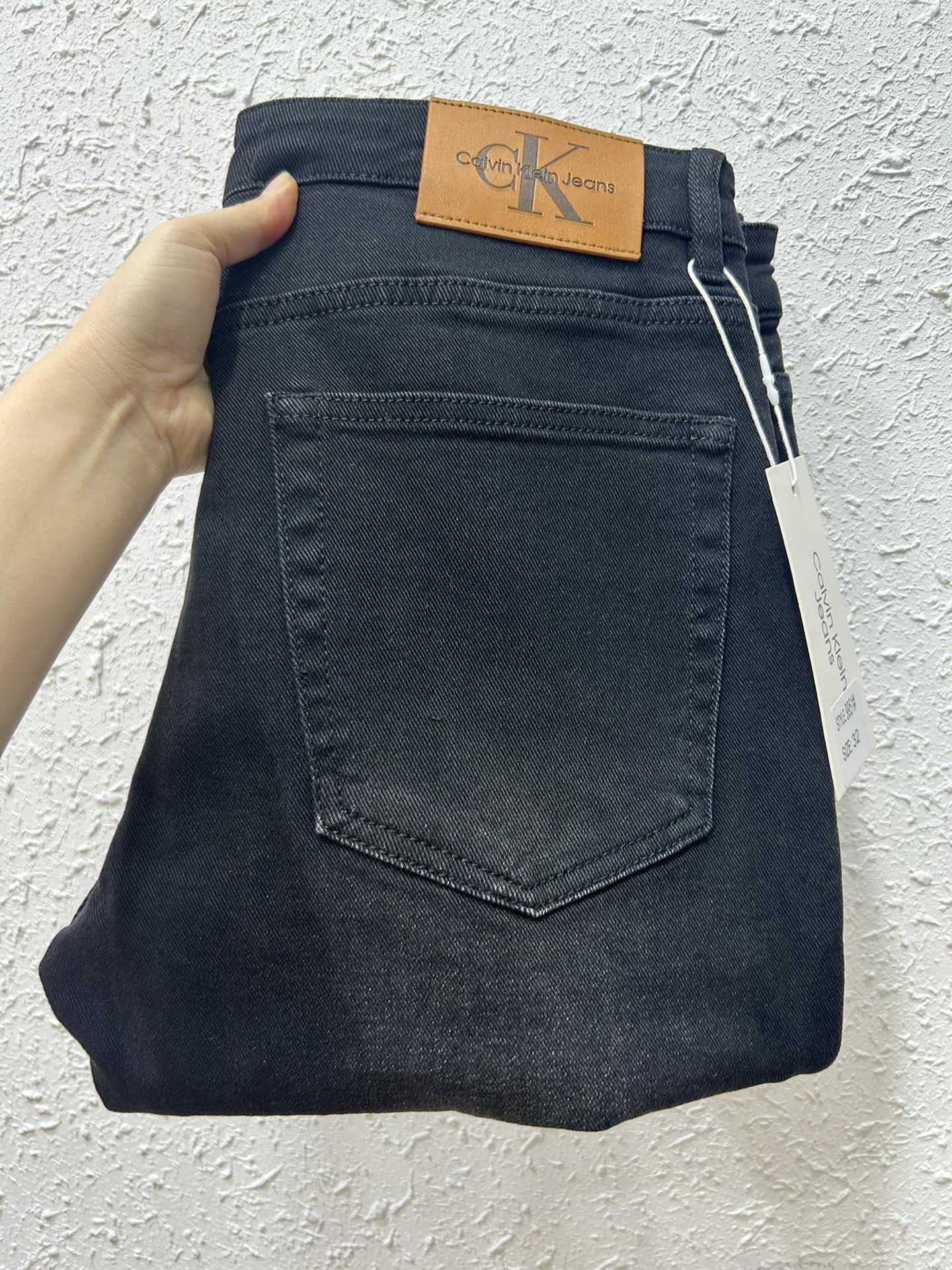 NO:598696,CK 25FW new autumn and winter jeans, gray, super soft fabric, stretchy, high comfort, classic five-pocket style, high quality, small straight, size 29-38, no 35 37,,jeans,alexander wang19860909CK 25FW秋冬新款牛仔裤 灰色 面料超级柔软,带弹力 舒适度高 经典五袋款 高品质 小直筒 码数29-38 没35 37,,jeans,alexander wang,Men's clothing