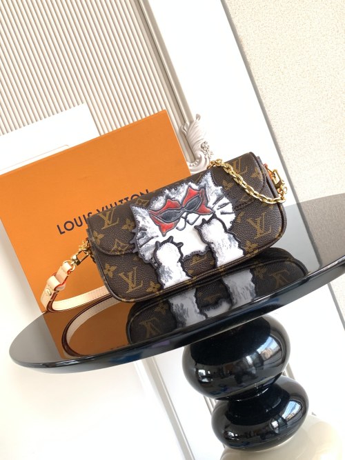 LV Travels With Grace Coddington Wallet On Chain Ivy, Brown Monogram Canvas 5 LV Travels With Grace Coddington Wallet On Chain Ivy, Brown Monogram Canvas