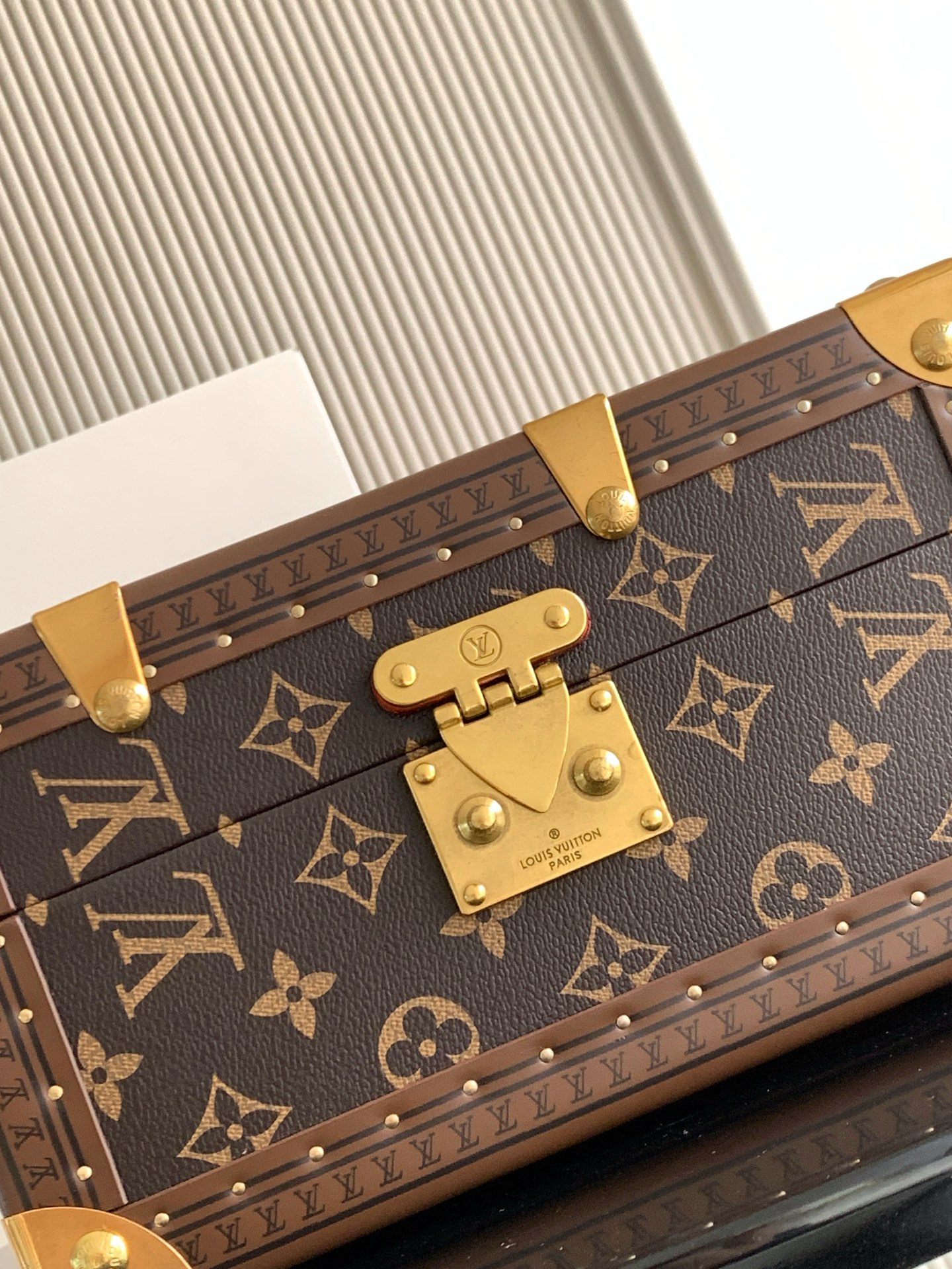 Louis Vuitton Classic Handcrafted Luxury Leather Shoulder Bag Ref 5
