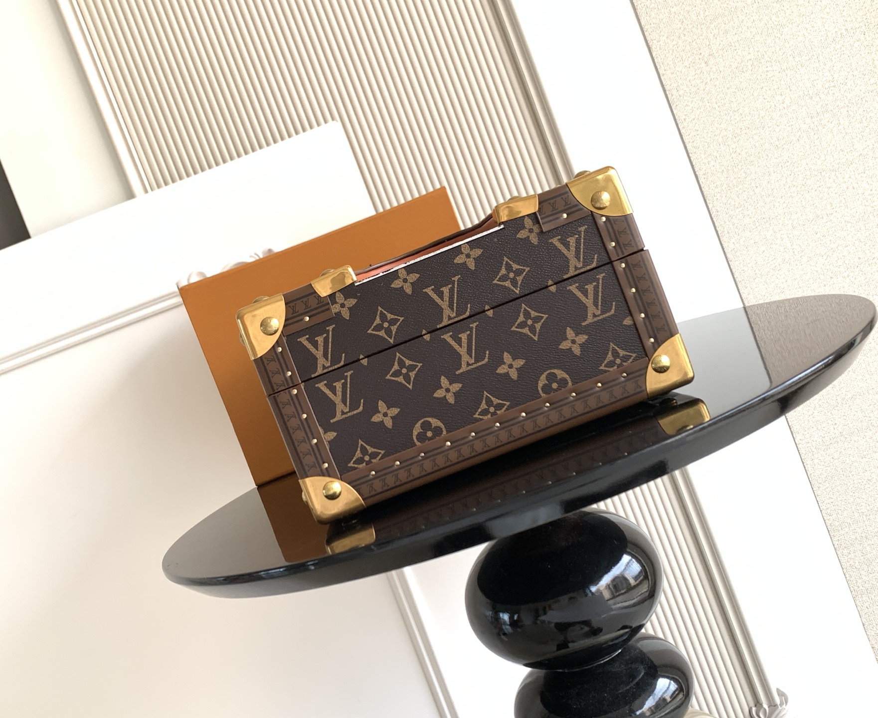 Louis Vuitton Classic Handcrafted Luxury Leather Shoulder Bag Ref 4