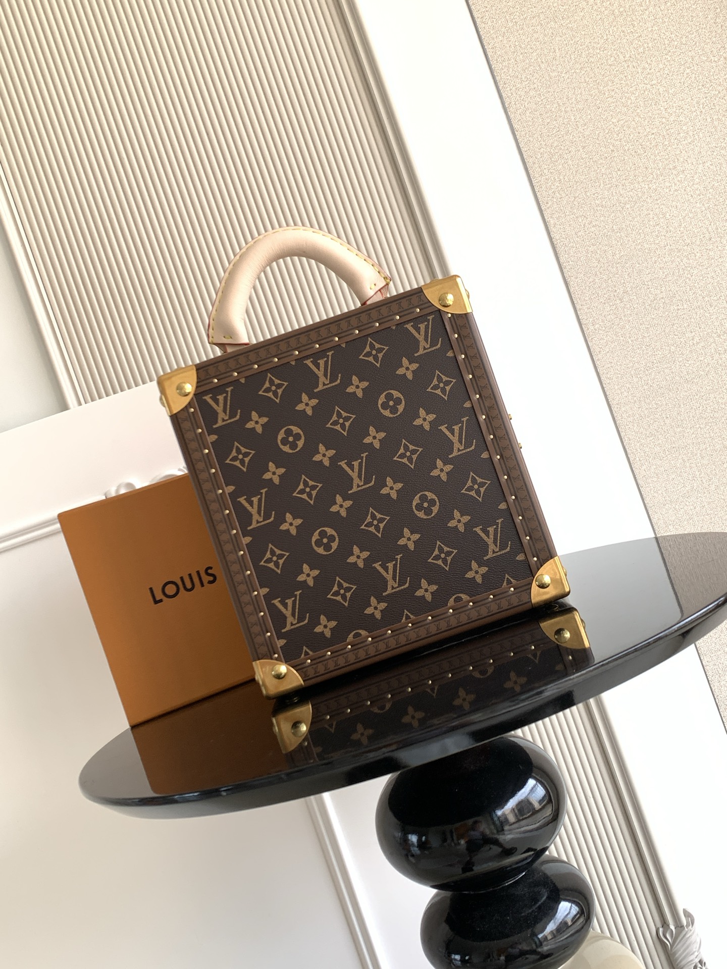 Louis Vuitton Classic Handcrafted Luxury Leather Shoulder Bag Ref 3