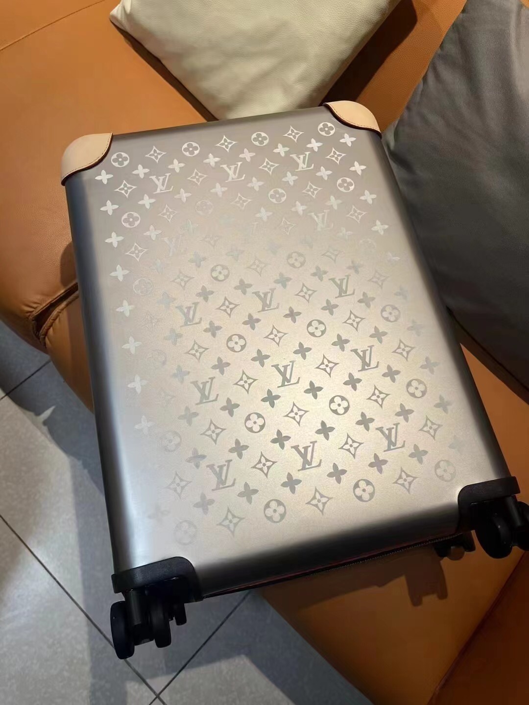 NO:269687,High-version original single quality titanium alloy scheduled to ship,19860909高版本原单品质 钛合金 预定出货,,luggage