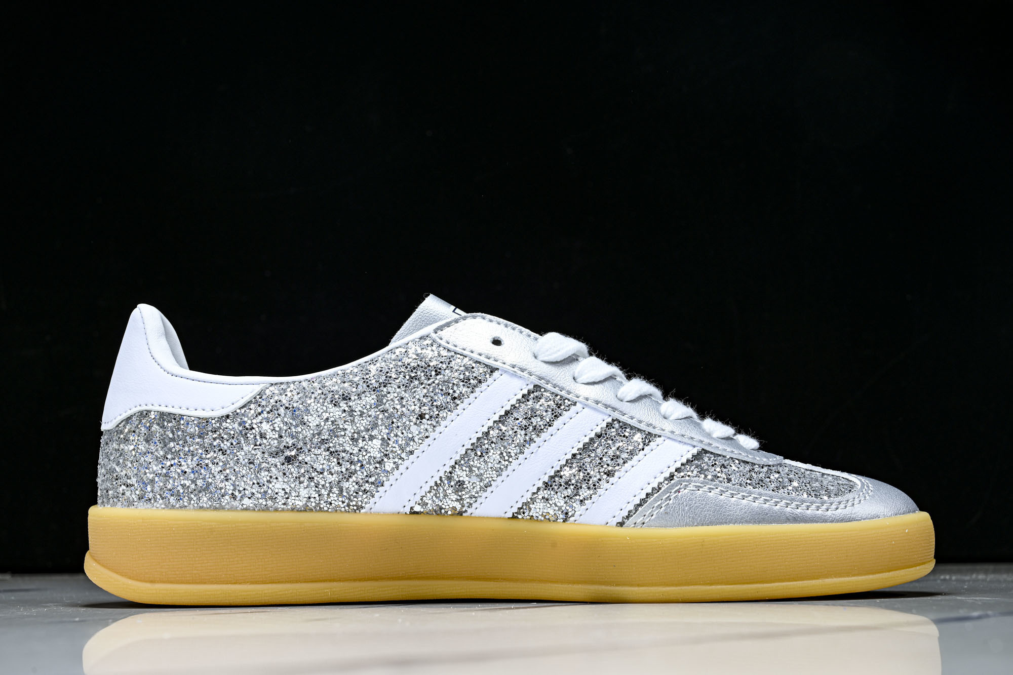 Adidas Originals GAZELLE INDOOR DIY 三叶草复古休闲防滑耐磨低帮板鞋亮