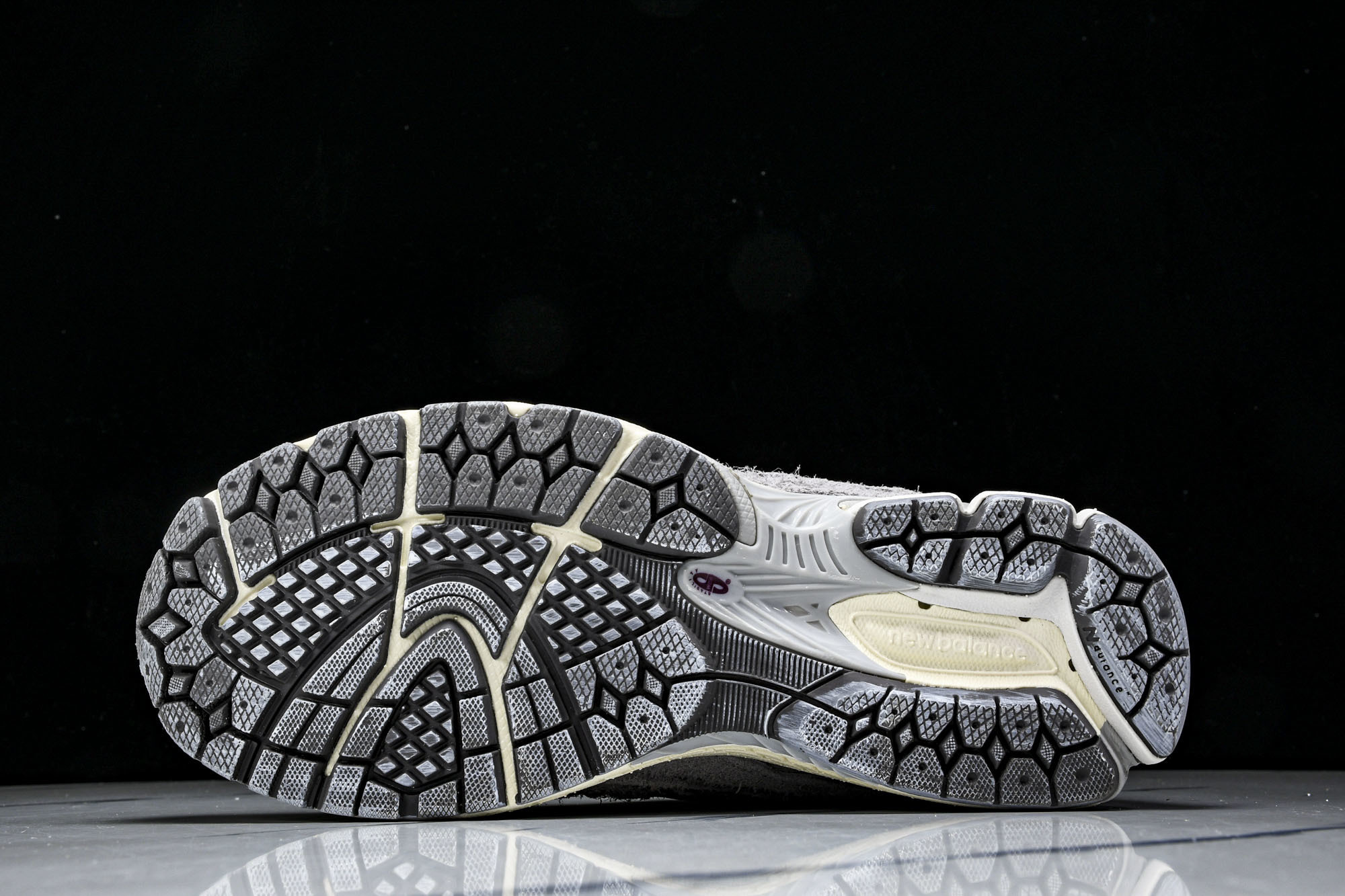 美产 New Balance 2002R ＂Reflned Future＂低帮复古休闲跑步鞋 灰紫 M2