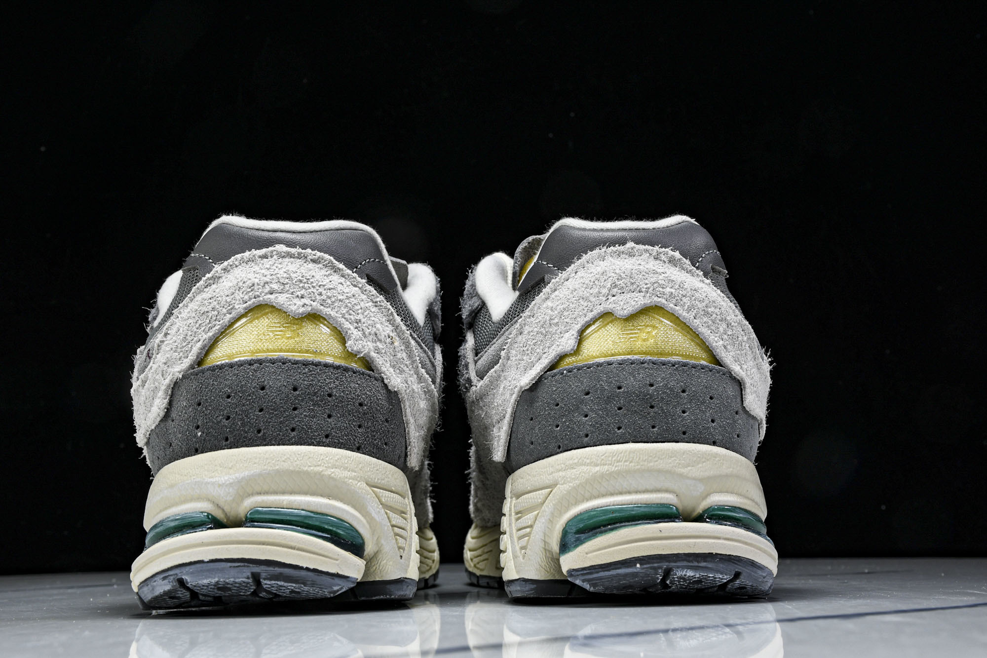 美产 New Balance 2002R ＂Reflned Future＂低帮复古休闲跑步鞋 云雨灰 M