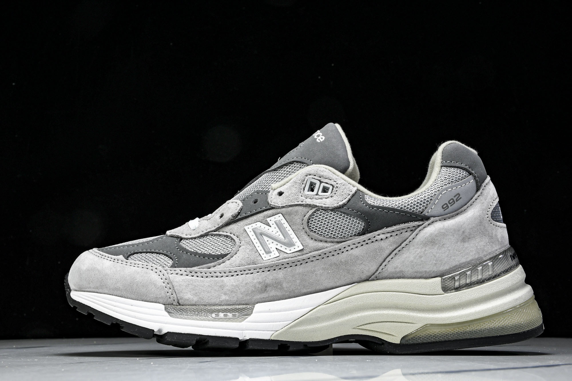 集合图美产 WTAPS x New Balance 992 ＂Olive Drab＂复古休闲跑步鞋 复古