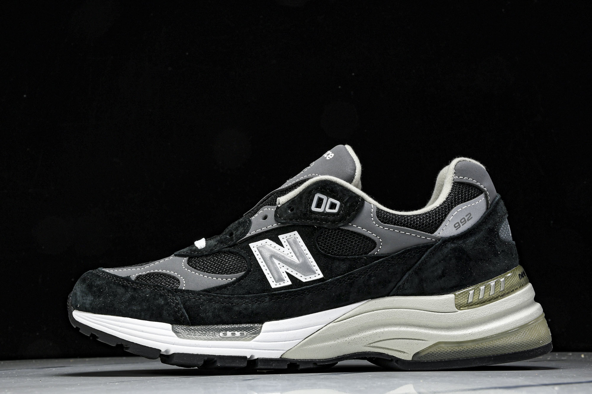 集合图美产 WTAPS x New Balance 992 ＂Olive Drab＂复古休闲跑步鞋 复古