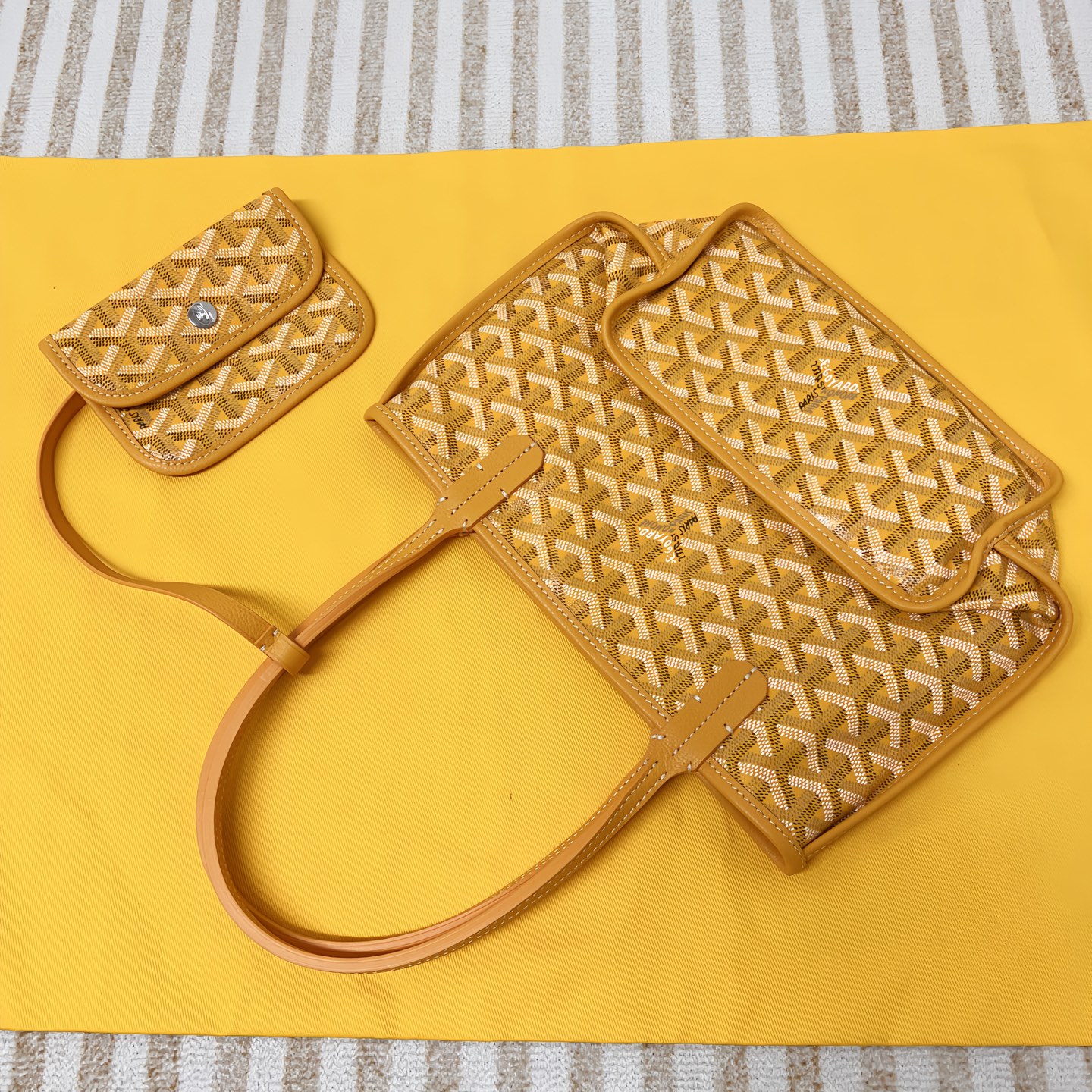 Желтая сумка с геометрическим узором Goyard