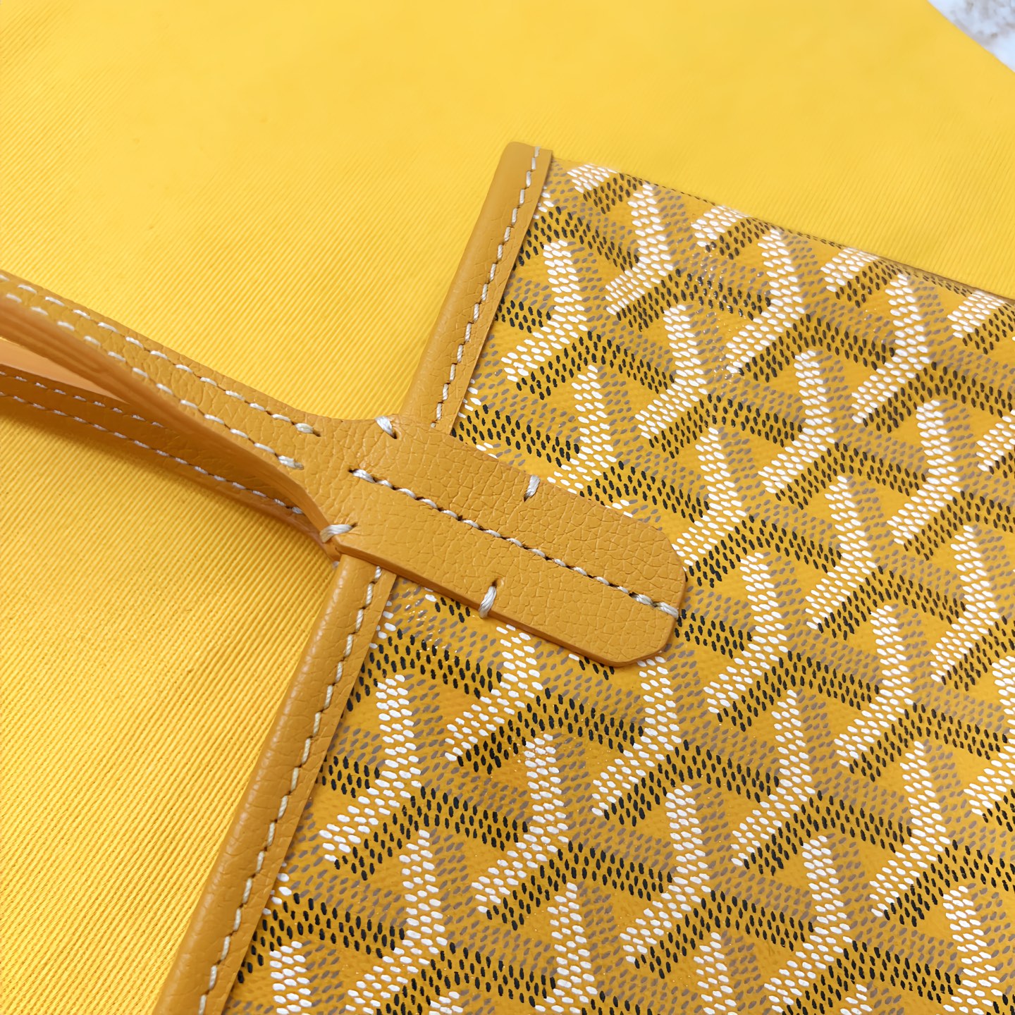 Желтая сумка с геометрическим узором Goyard
