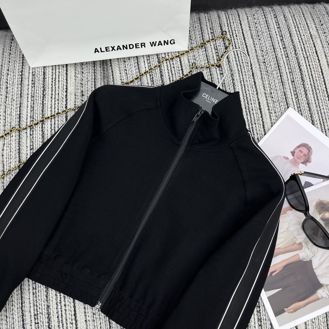 “Alex’s New Liner: One-Size-Fits-All Female Suit Set for Early Autumn Series” - 图片 3