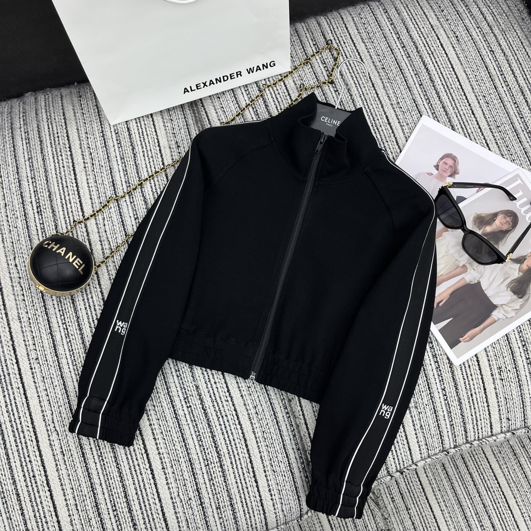 “Alex’s New Liner: One-Size-Fits-All Female Suit Set for Early Autumn Series” - 图片 2