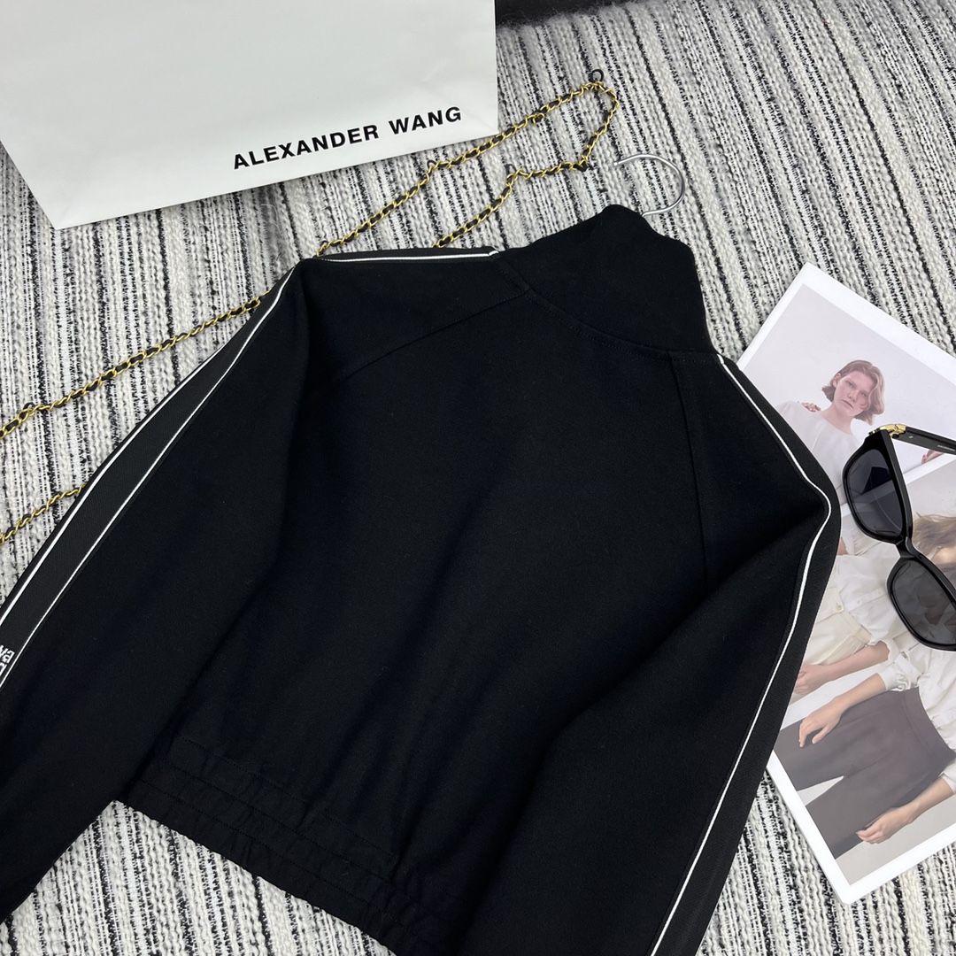 “Alex’s New Liner: One-Size-Fits-All Female Suit Set for Early Autumn Series” - 图片 9