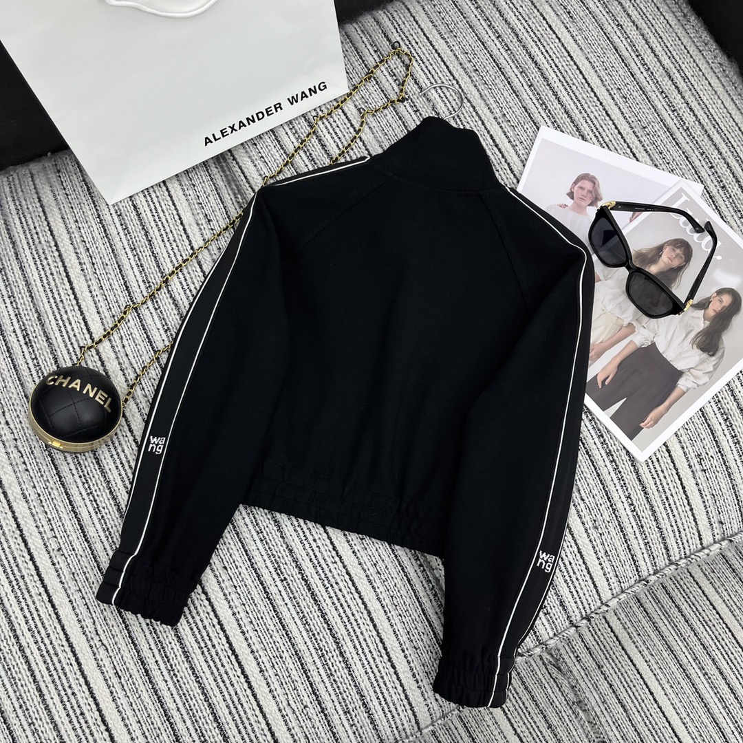 “Alex’s New Liner: One-Size-Fits-All Female Suit Set for Early Autumn Series” - 图片 8