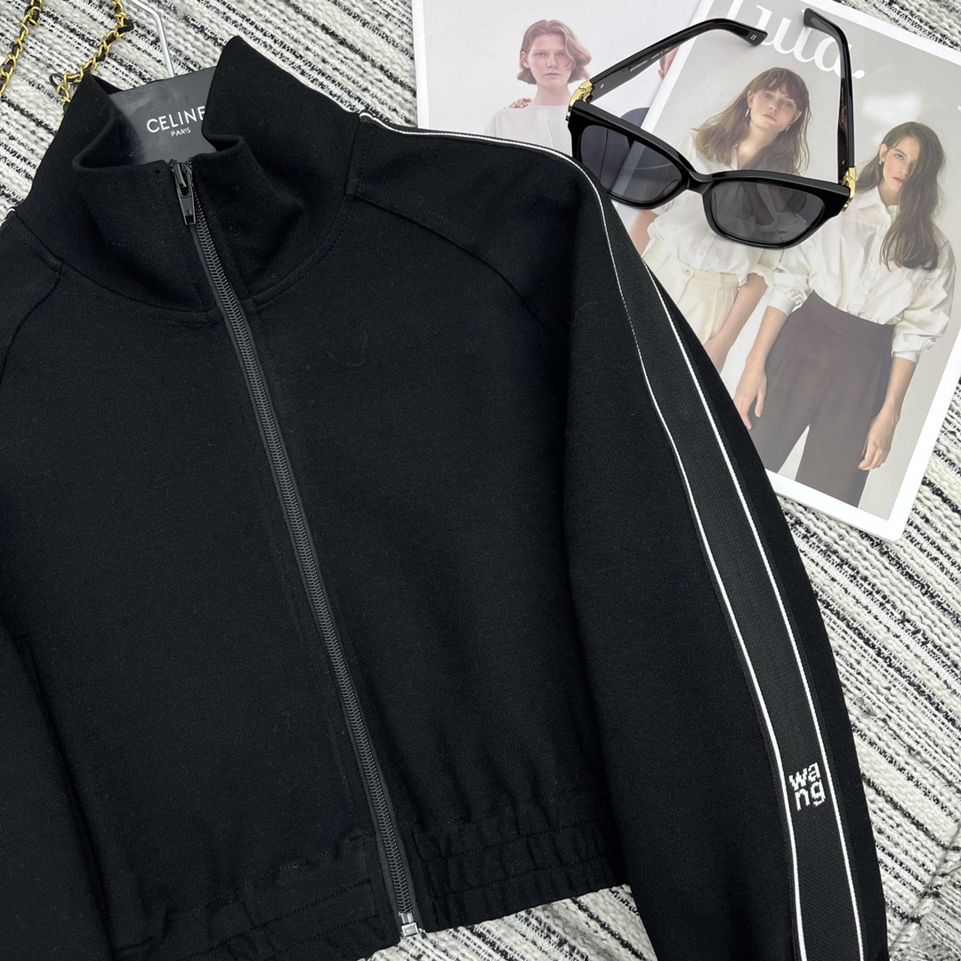 “Alex’s New Liner: One-Size-Fits-All Female Suit Set for Early Autumn Series” - 图片 4