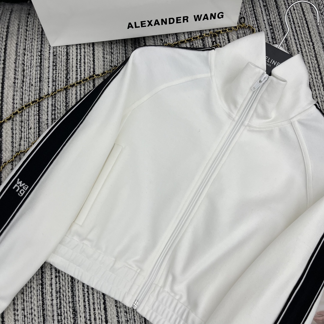“Alex* New Liner: One-Size-Fits-All Female Suit with Short-Sleeved Shirts and Pants” - 图片 4