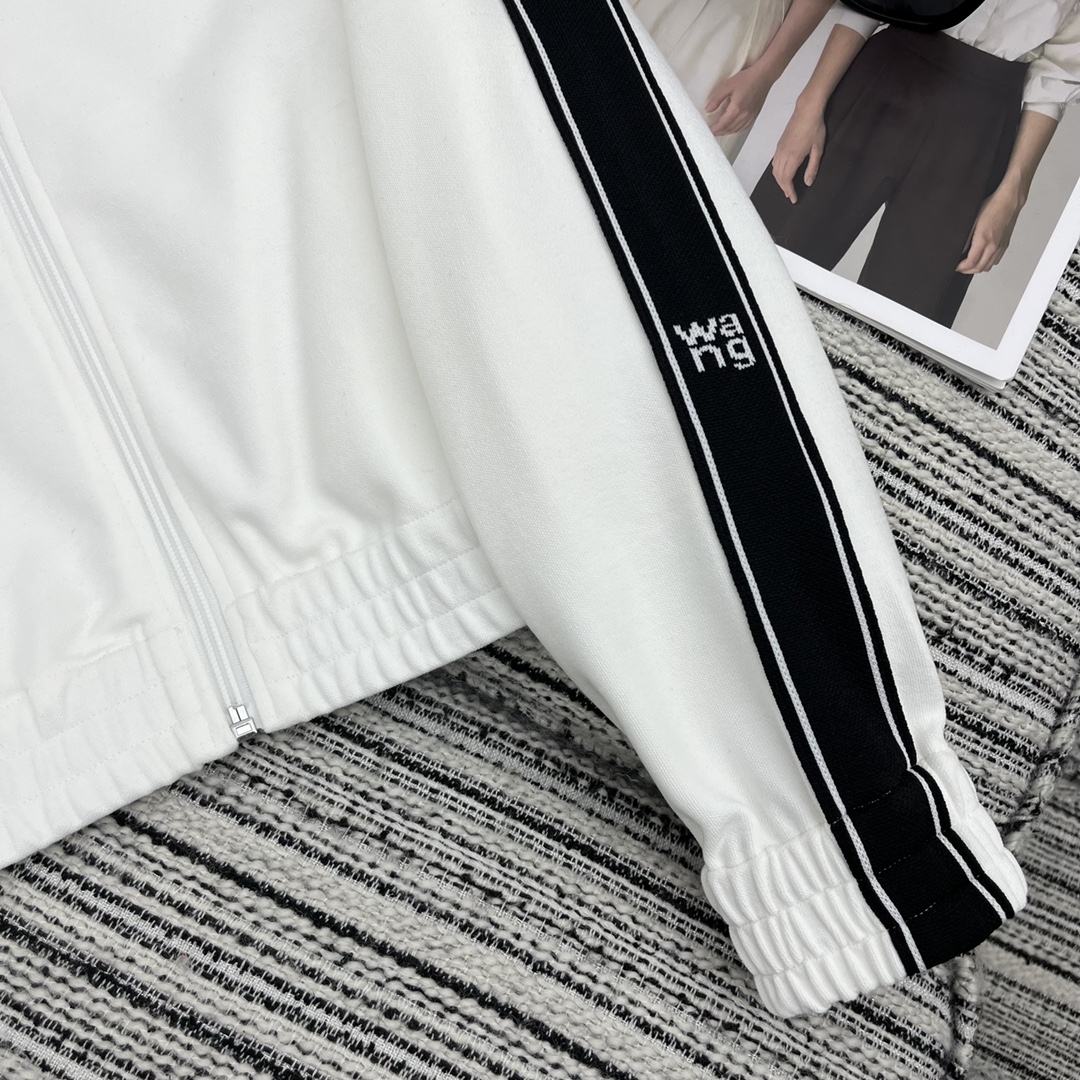 “Alex* New Liner: One-Size-Fits-All Female Suit with Short-Sleeved Shirts and Pants” - 图片 6