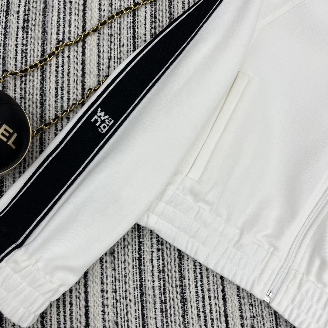 “Alex* New Liner: One-Size-Fits-All Female Suit with Short-Sleeved Shirts and Pants” - 图片 7