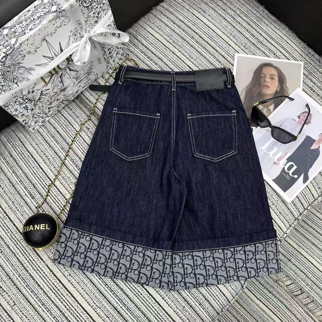 Fashionable Female Suit Package with Dio* Classic Crotch Pairs for Stylish Summer. - 图片 7