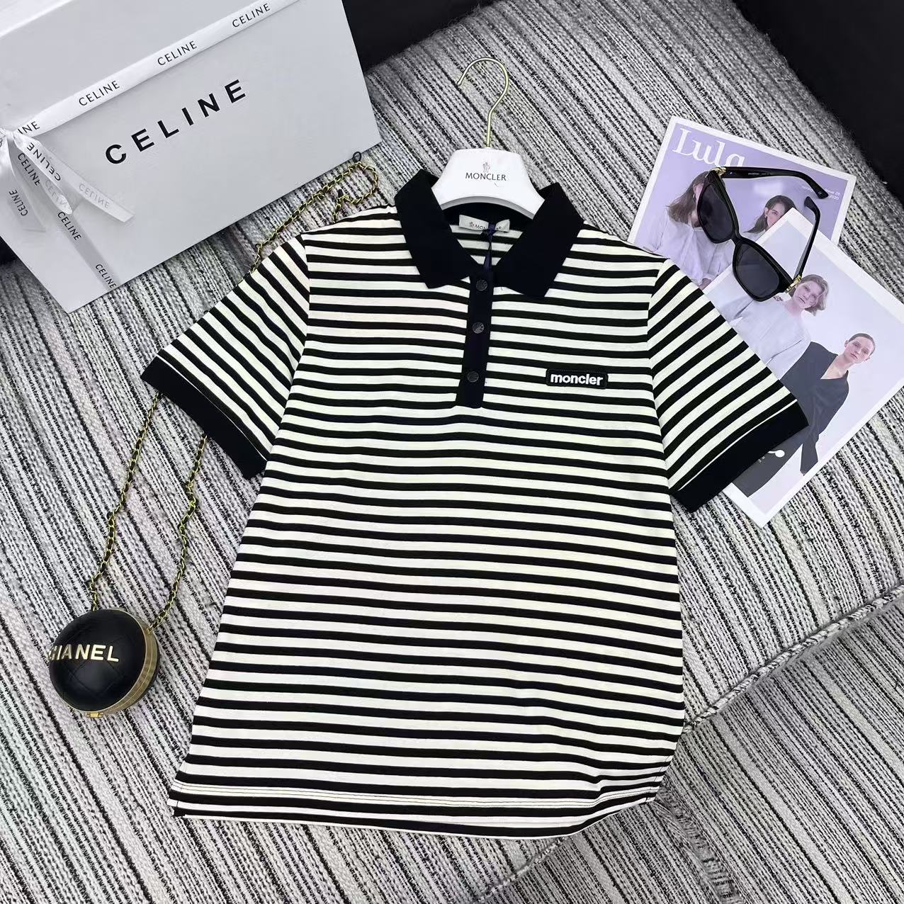 NO:330209,Original single-handed women's clothing, highly recommended with packaging, 25-year early spring and summer series, Mon* newest striped lapel short-sleeved T-shirt, letter embellishment SML, T-shirt,tees, t-shirt,alexander wang19860909原单狠货女装 配包装强烈推荐 25年早春夏系列 Mon*新款条纹翻领短袖T恤 字母标点缀 SML,,T-shirt,tees，t-shirt,alexander wang,Women's clothing