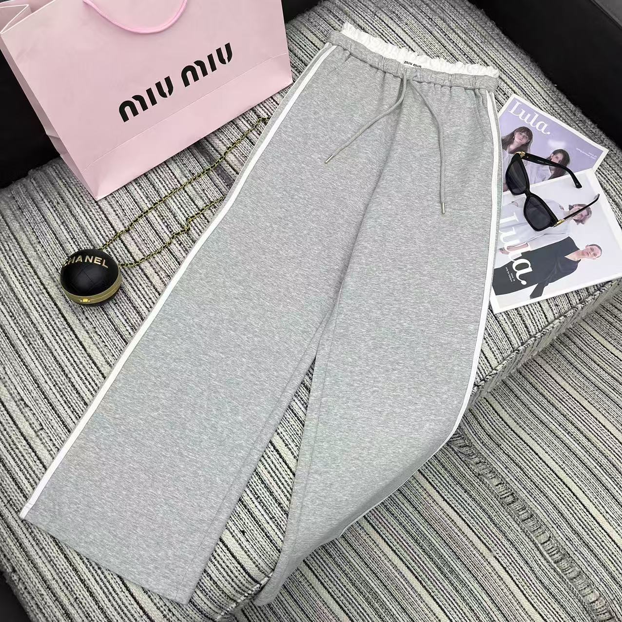 NO:330500,Original single-handed women's clothing, highly recommended with packaging, 25-year early spring and summer series, designer style, new contrasting elastic waist casual straight pants, letter embellishment, two-color SML,,alexander wang19860909原单狠货女装 配包装强烈推荐 25年早春夏系列 设计师款 新款撞色松紧腰休闲直筒裤 字母标点缀 两色SML,,alexander wang,Women's clothing