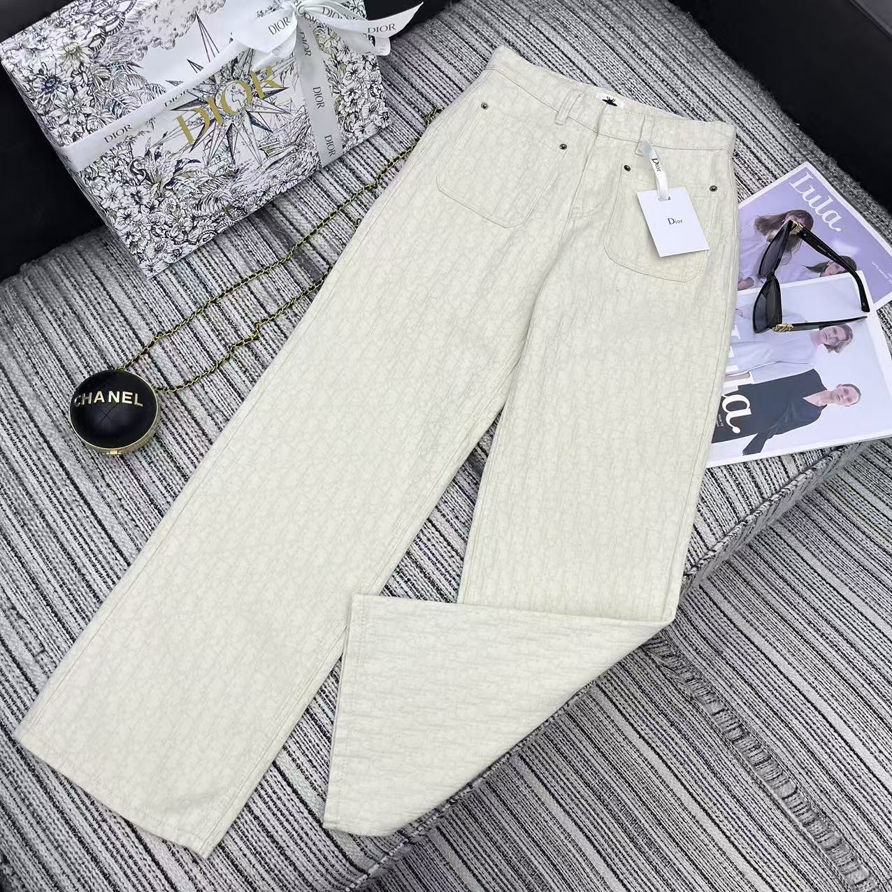 NO:330483,Original single ruthless women's clothing, highly recommended with packaging, 25 years early spring and summer series Dio* new classic old-fashioned jacquard denim straight pants SML, dior, alexander wang19860909原单狠货女装 配包装强烈推荐 25年早春夏系列 Dio*新款经典老花提花牛仔直筒裤 SML,,dior,alexander wang,Women's clothing