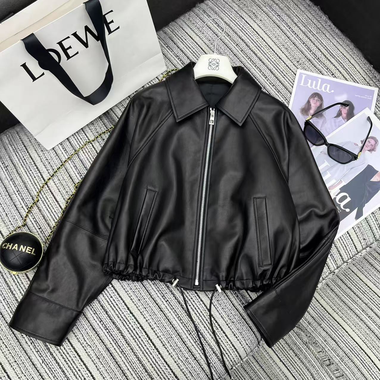 NO:638426,Highly recommended 25 years early spring series LOE's latest lambskin lapel jacket YB1:1 customized high-end quality SML, Loewe-clothing, loewe, loewe, jackets & coats, jackets & coats, sheepskin, alexander wang19860909强烈推荐 25年早春系列 LOE*新款小绵羊皮翻领夹克外套 YB1:1定制 高端品质 SML,罗意威-服装,loewe,loewe,jackets & coats,jackets & coats,sheepskin,alexander wang,Women's clothing