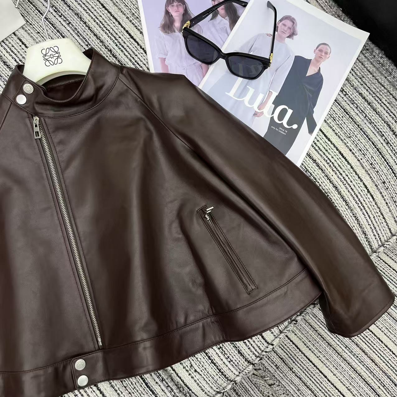 “Review: Tweedy Girl Recommends Loe* New Cloaked Lamb Coat YB1 for Spring and Summer” - 图片 3