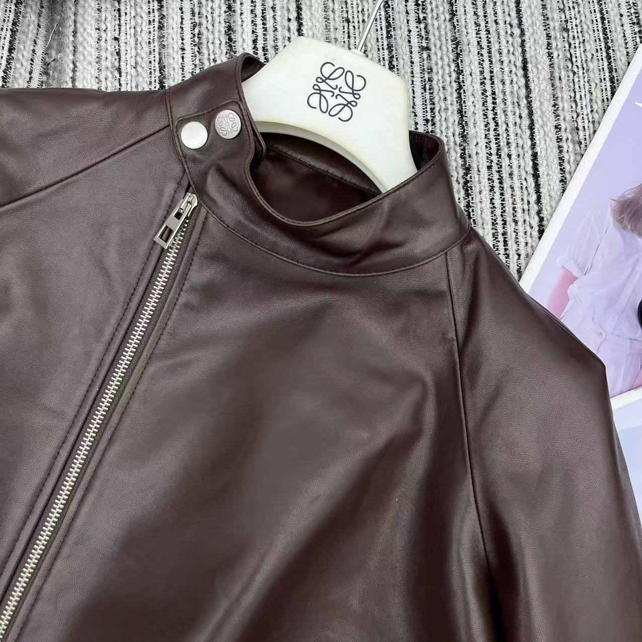 “Review: Tweedy Girl Recommends Loe* New Cloaked Lamb Coat YB1 for Spring and Summer” - 图片 2