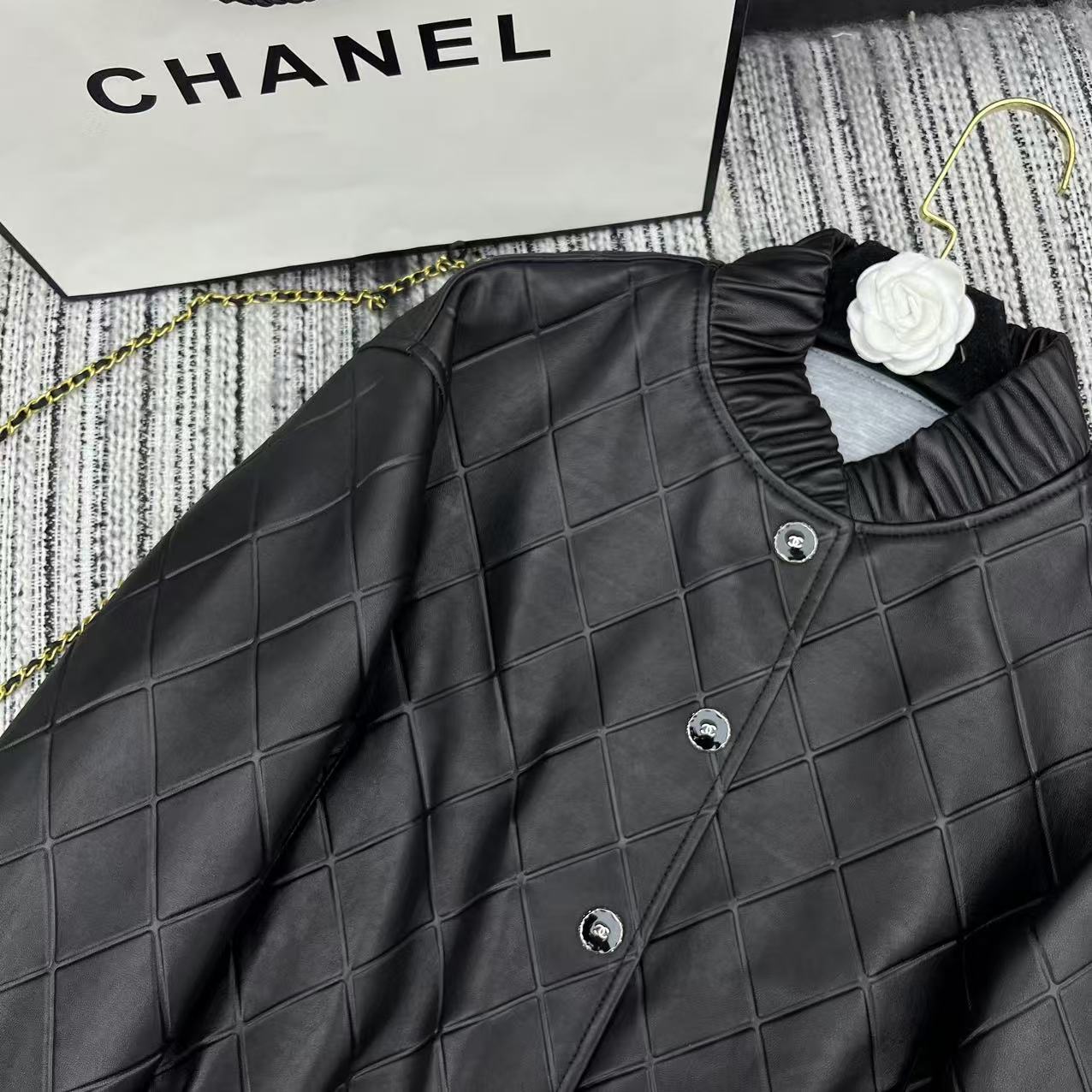 “Custom High-Quality Female Suit with Dust-Proof Bags: P2520 Early Spring Series Review” - 图片 3