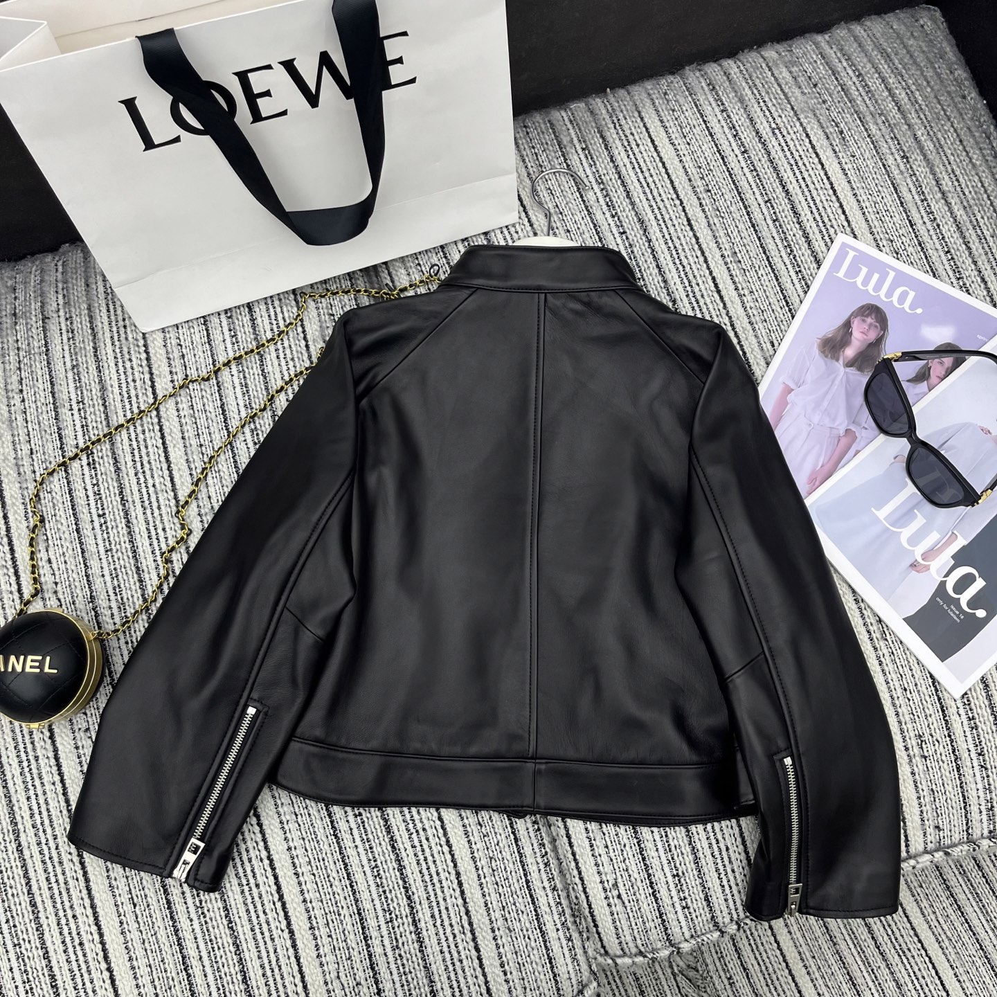 “25-Year Early Spring & Summer Series: Loe* New Cloaked Lamb Coat YB1 Review” - 图片 8