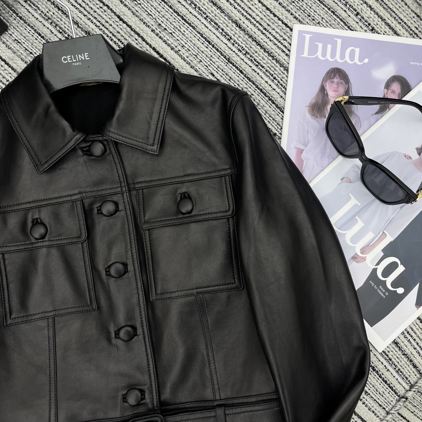 “YSL 25-Year Early Spring & Summer Series: Original Female Suit with Lamb Leather Jacket Design” - 图片 4