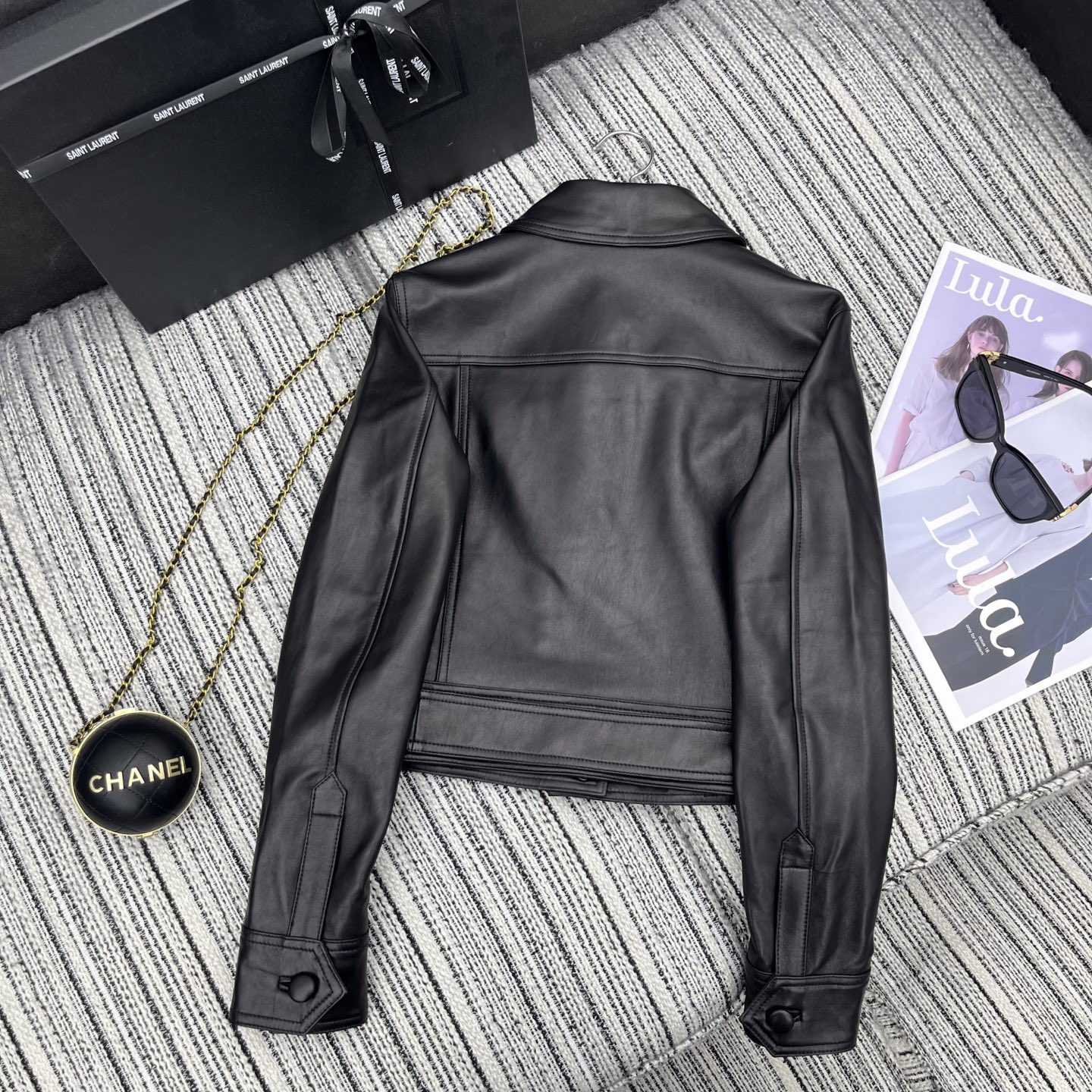 “YSL 25-Year Early Spring & Summer Series: Original Female Suit with Lamb Leather Jacket Design” - 图片 7