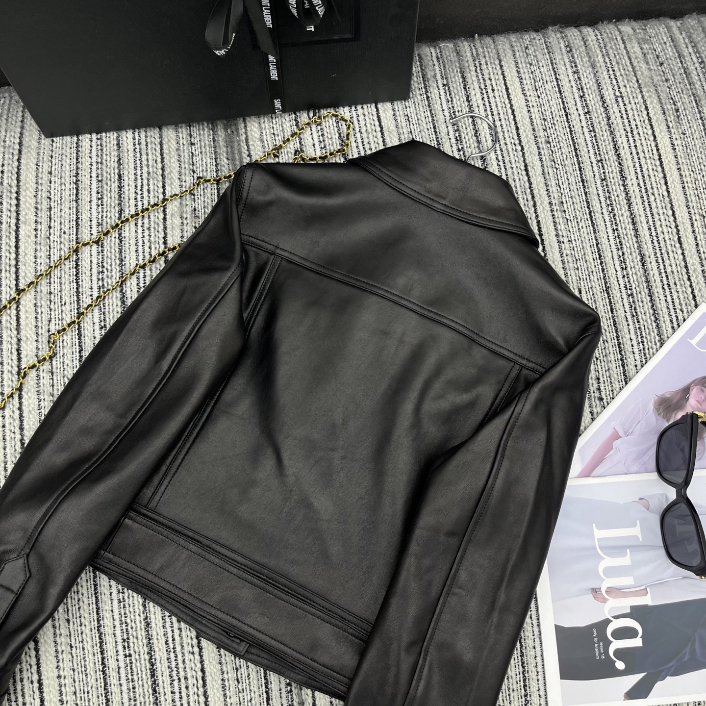 “YSL 25-Year Early Spring & Summer Series: Original Female Suit with Lamb Leather Jacket Design” - 图片 8