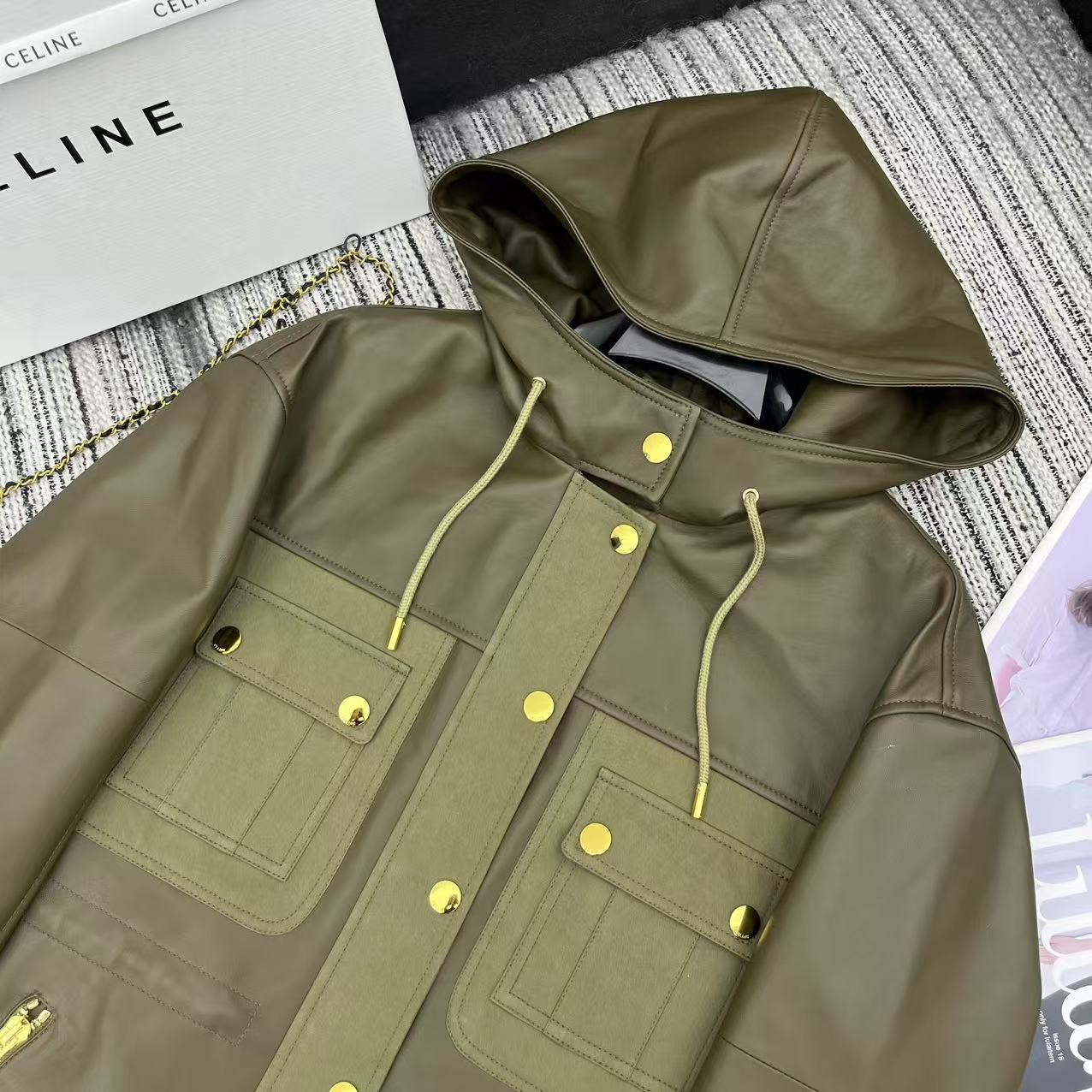“Stylish Femininity Suit: 25-Year Spring-Summer Series Corset Coat with Sheepskin Hood” - 图片 2