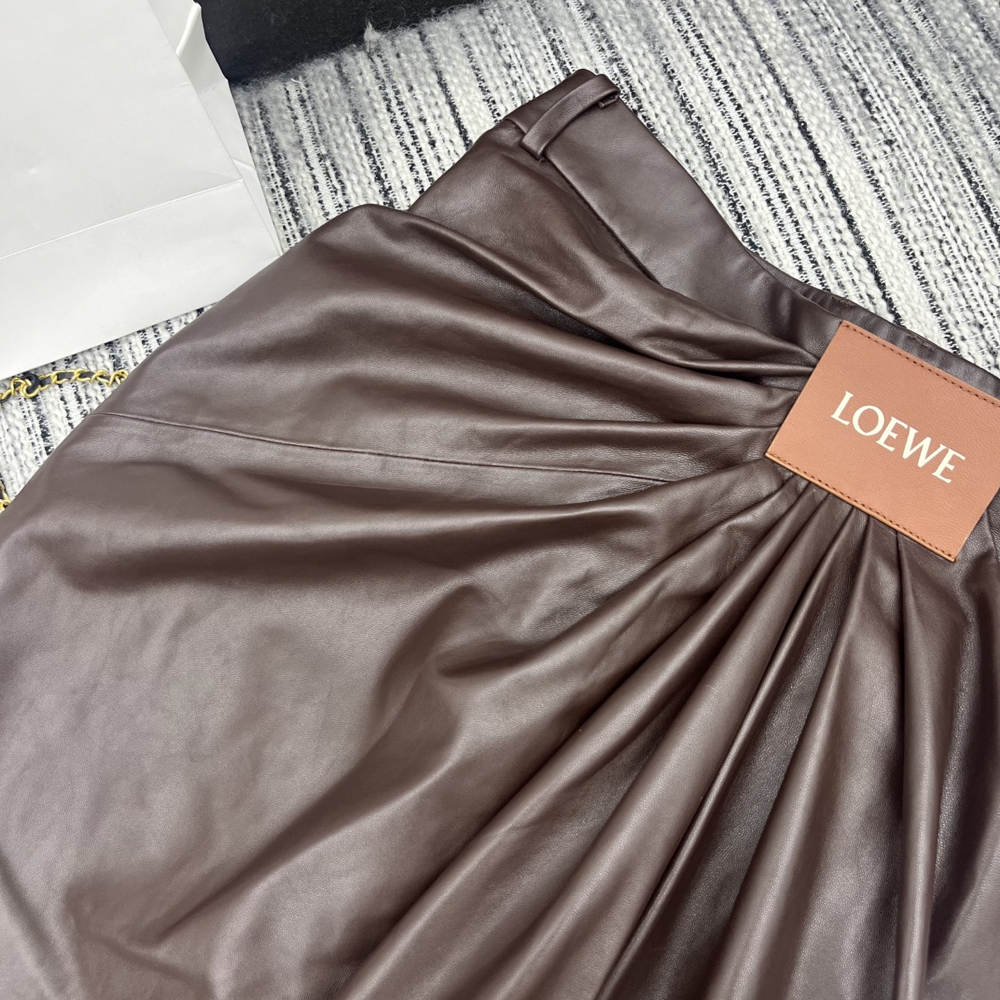 Title: Women’s Fashion: Original Scavenging Female Suit Recommended for Early Autumn, Featuring Broad-Legged Shorts Summary: A stylish female suit priced at P1,800, recommended for - 图片 4